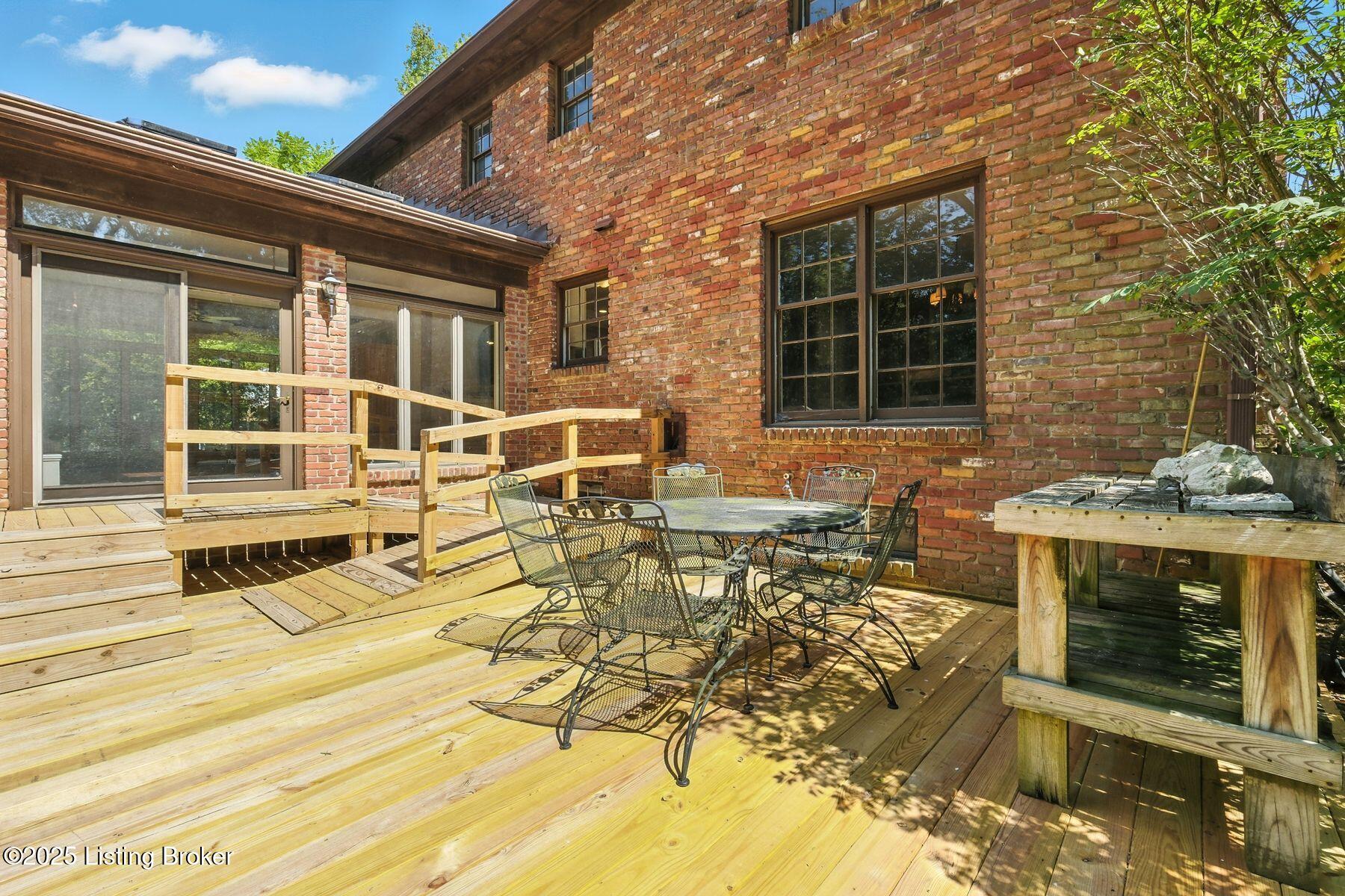 902 Shady Ln
