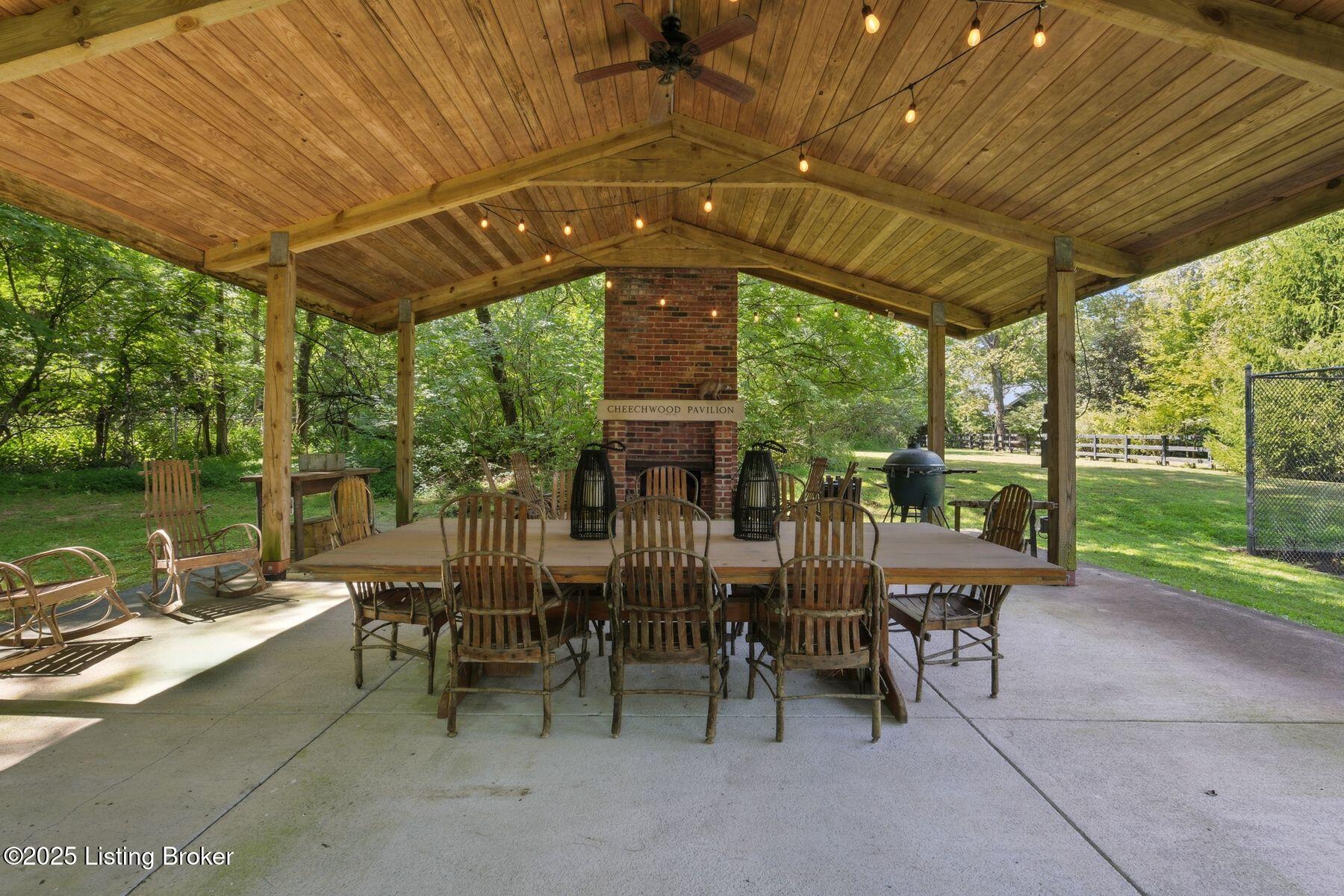 902 Shady Ln