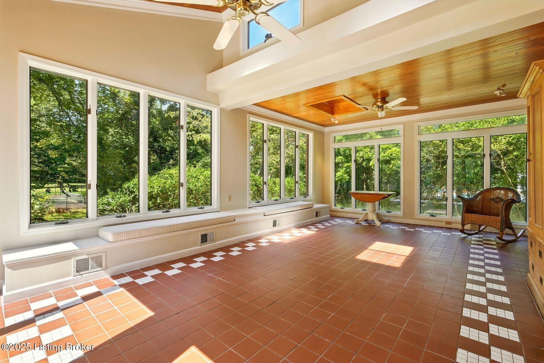 902 Shady Ln
