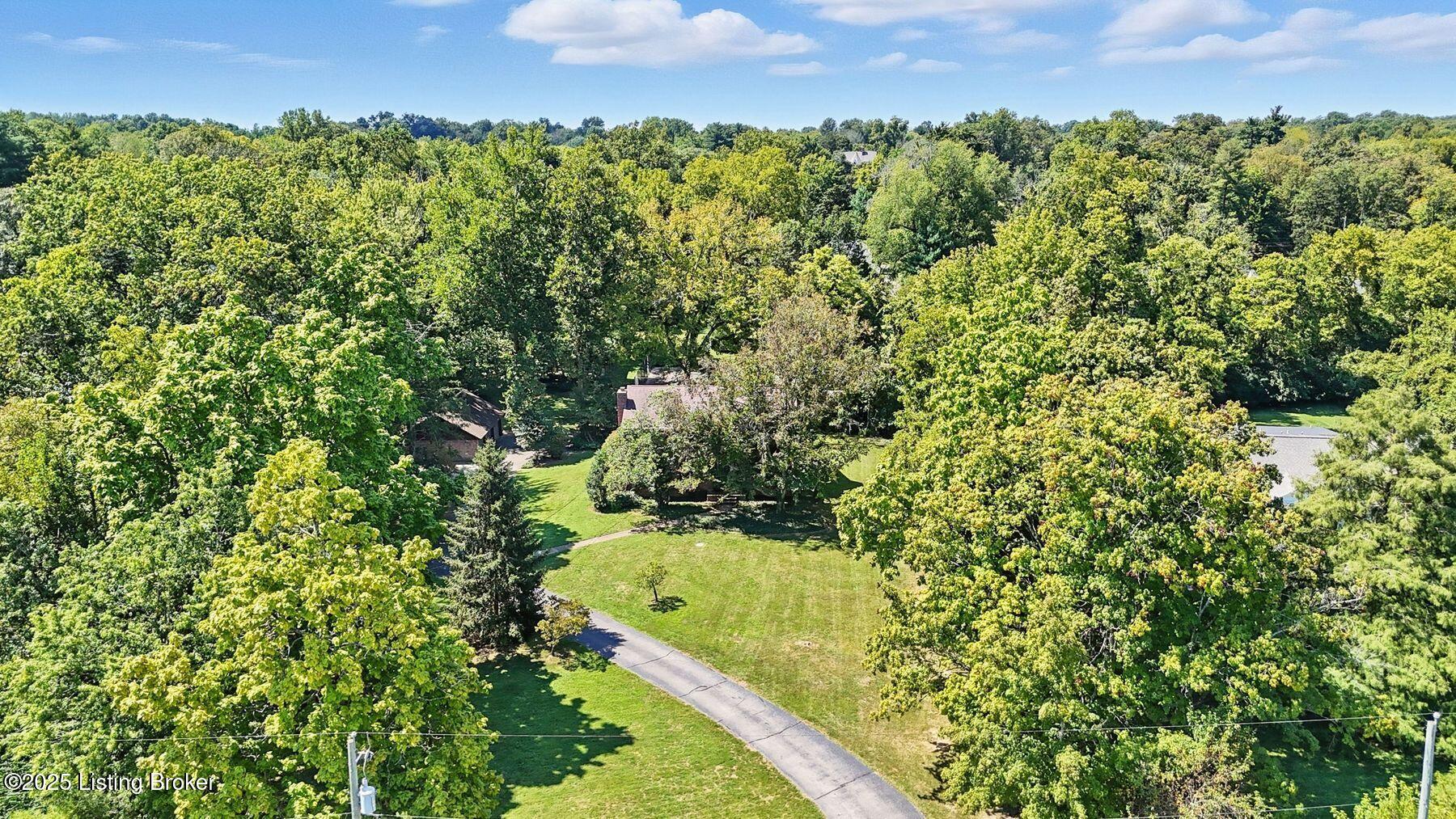 902 Shady Ln