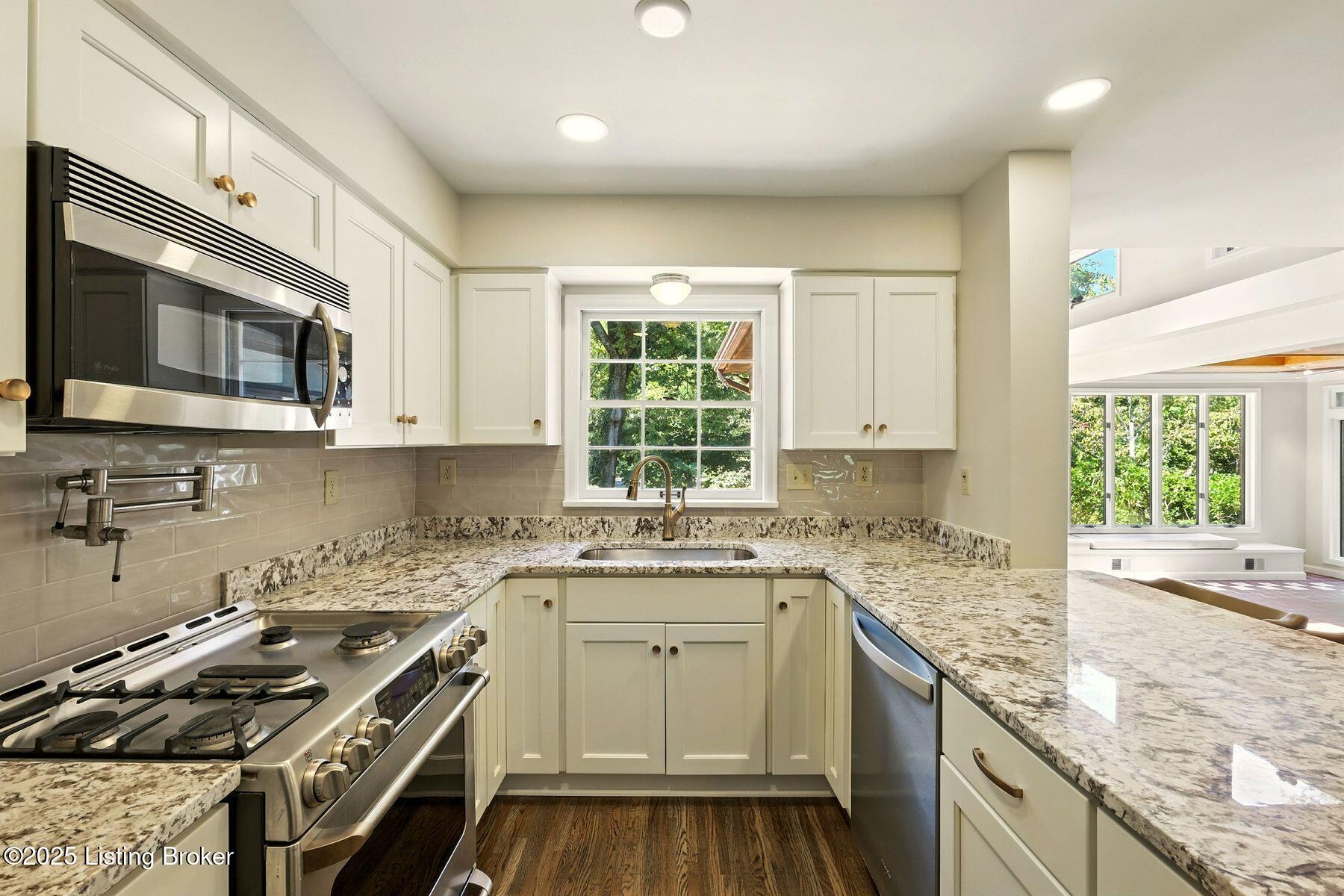 902 Shady Ln