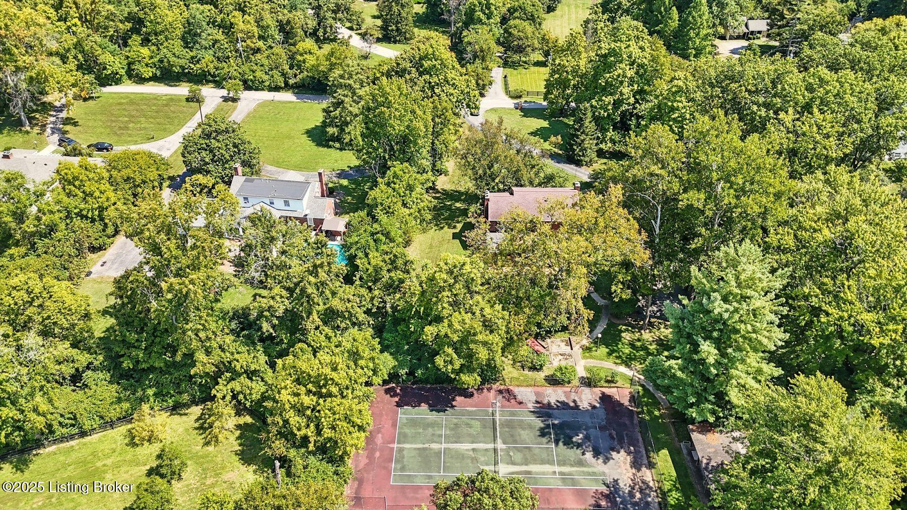 902 Shady Ln