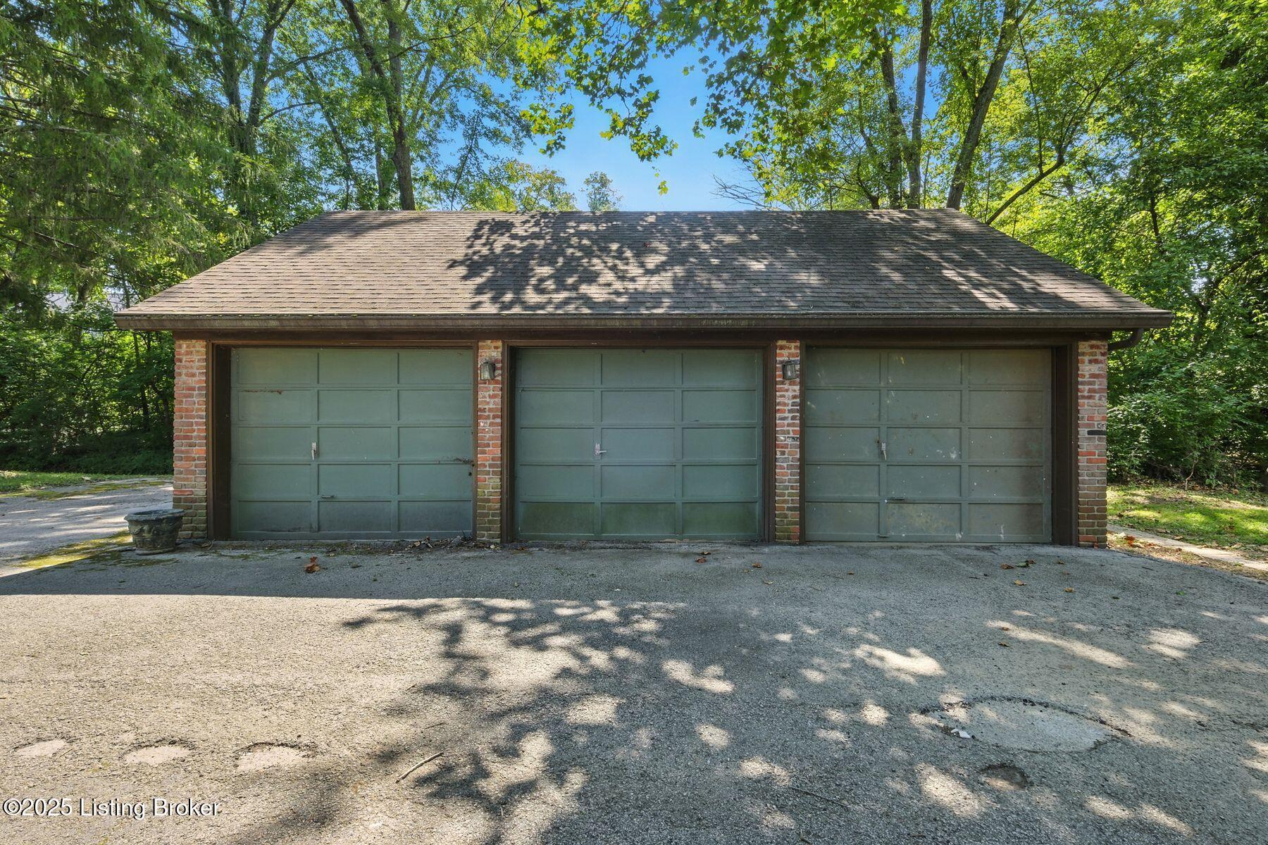 902 Shady Ln