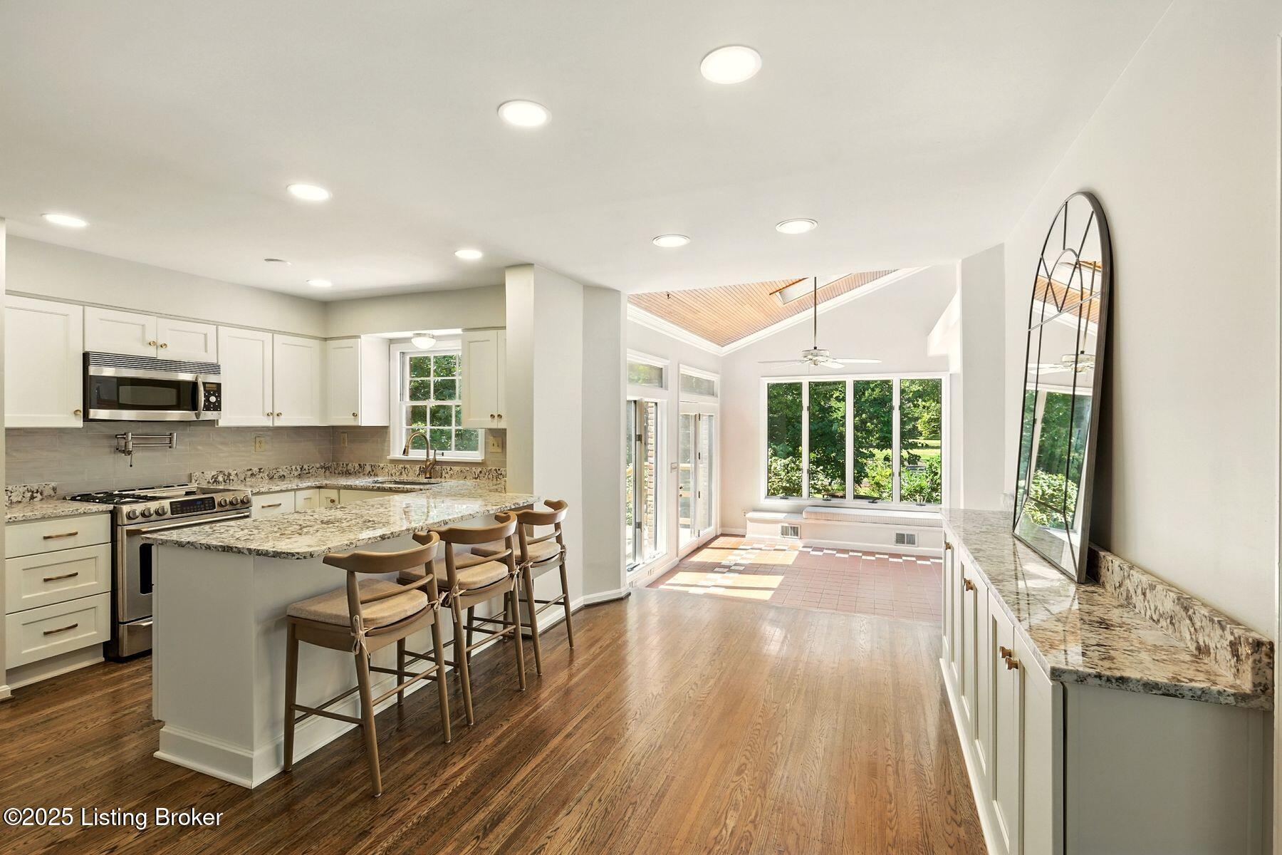902 Shady Ln