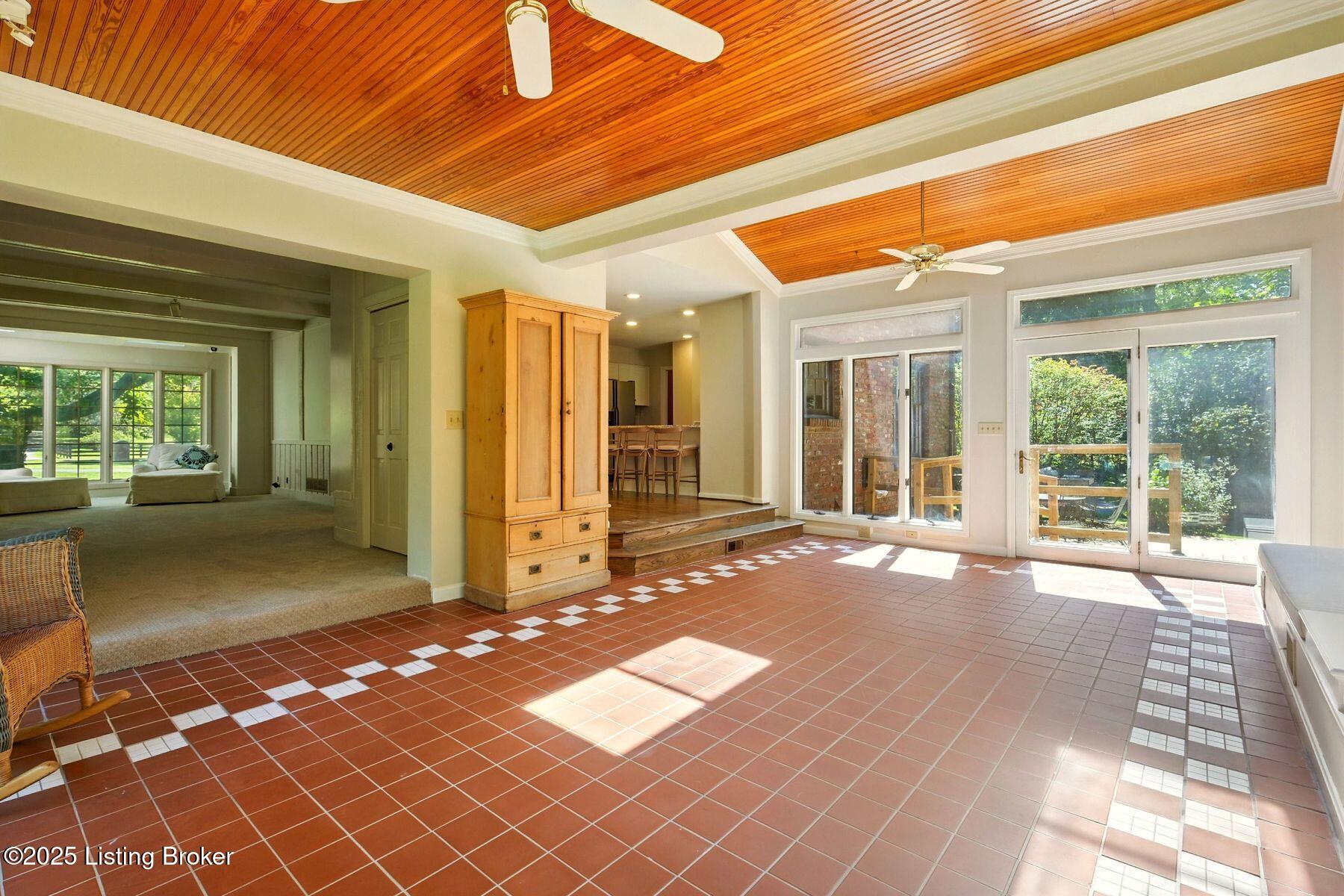 902 Shady Ln