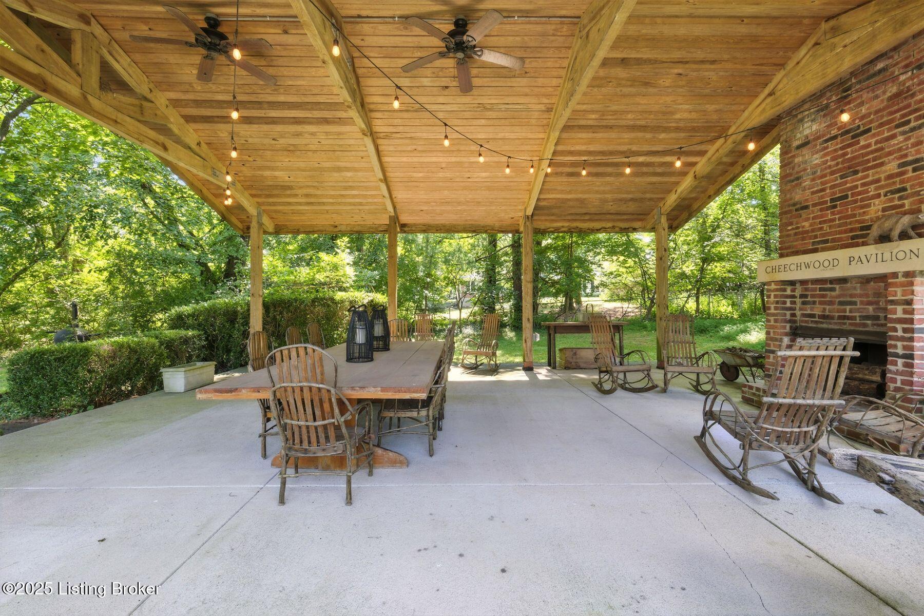 902 Shady Ln