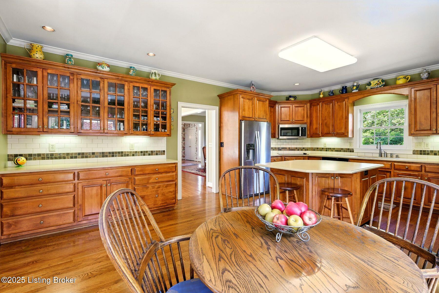 3720 Locke Ln
