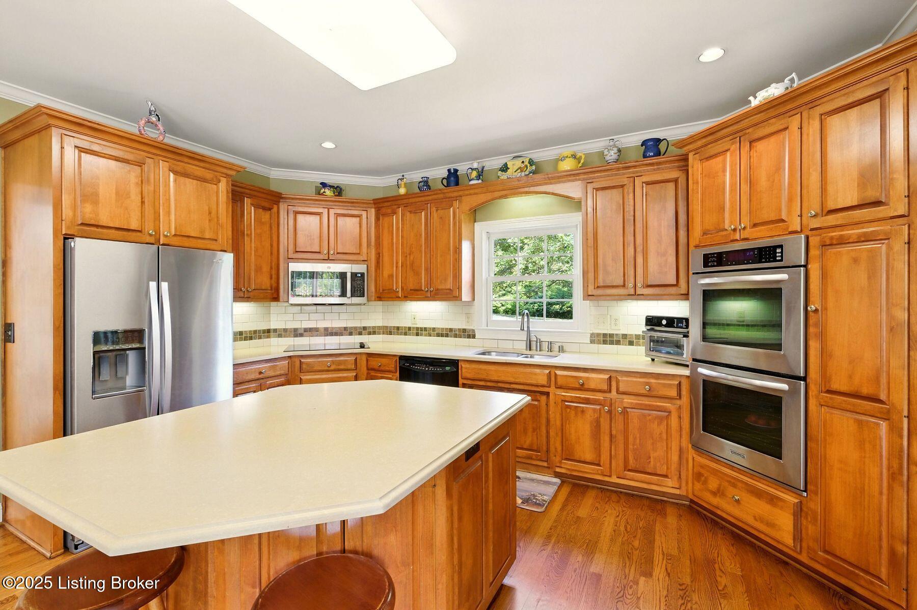 3720 Locke Ln