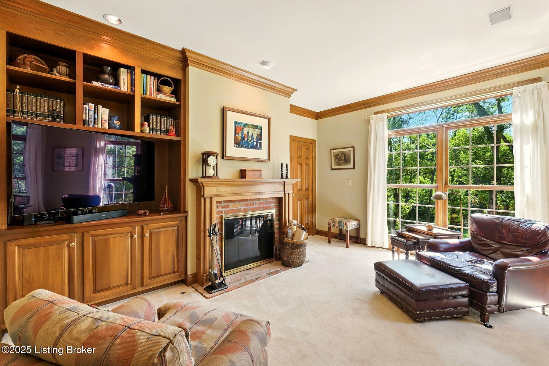 3720 Locke Ln