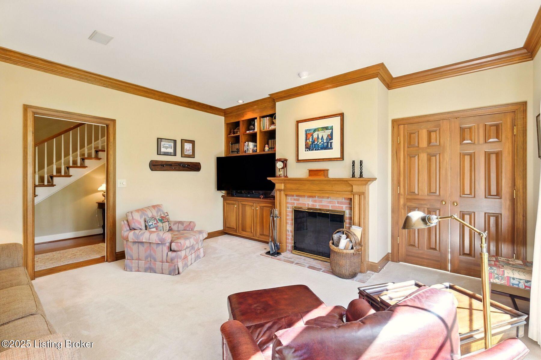 3720 Locke Ln
