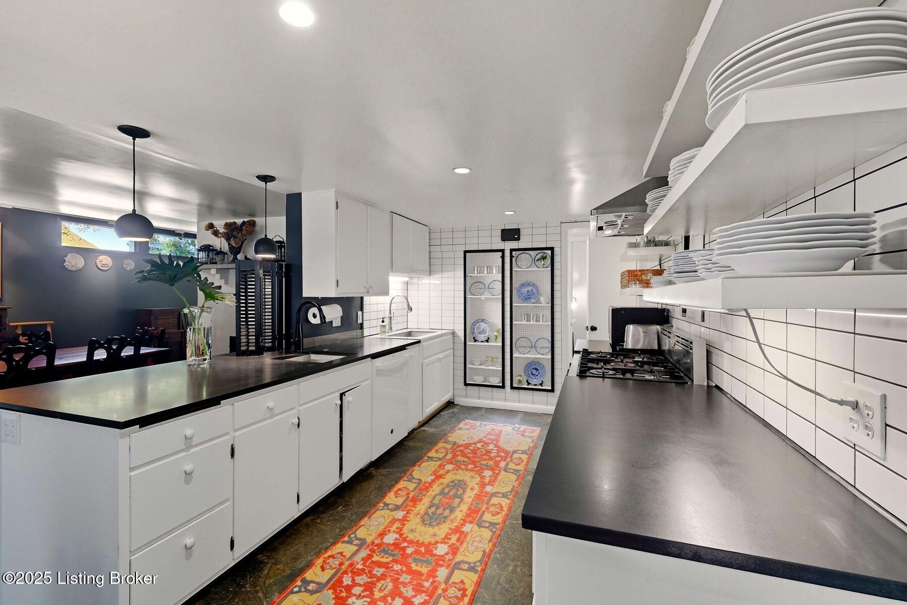 12108 Locust Ln