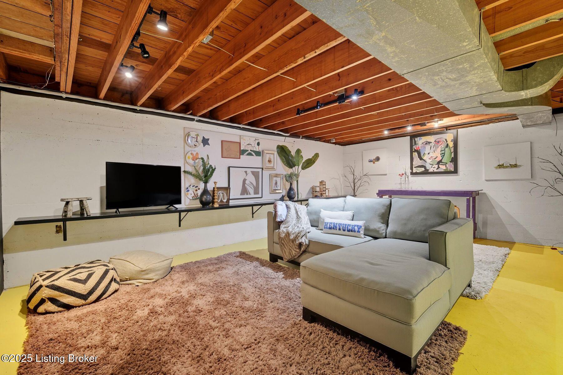 12108 Locust Ln
