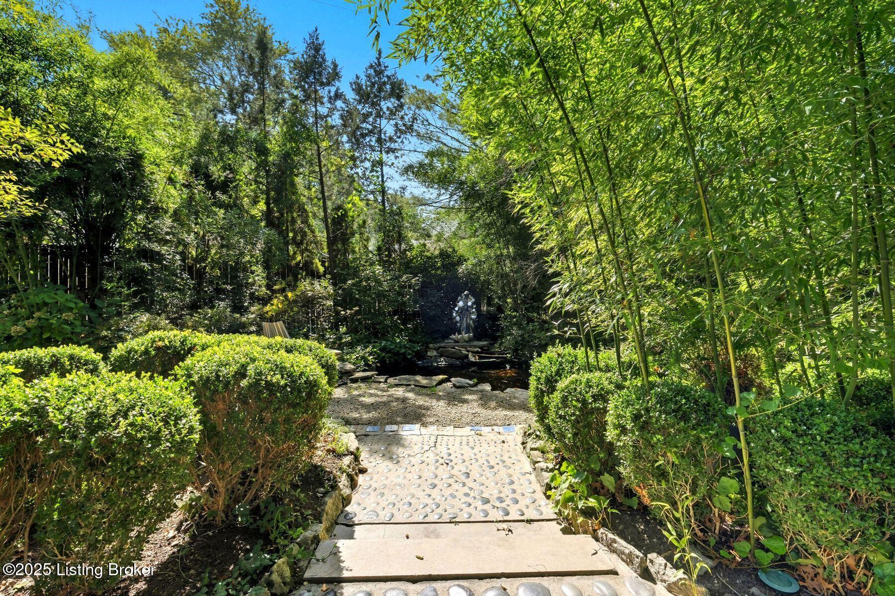 12108 Locust Ln