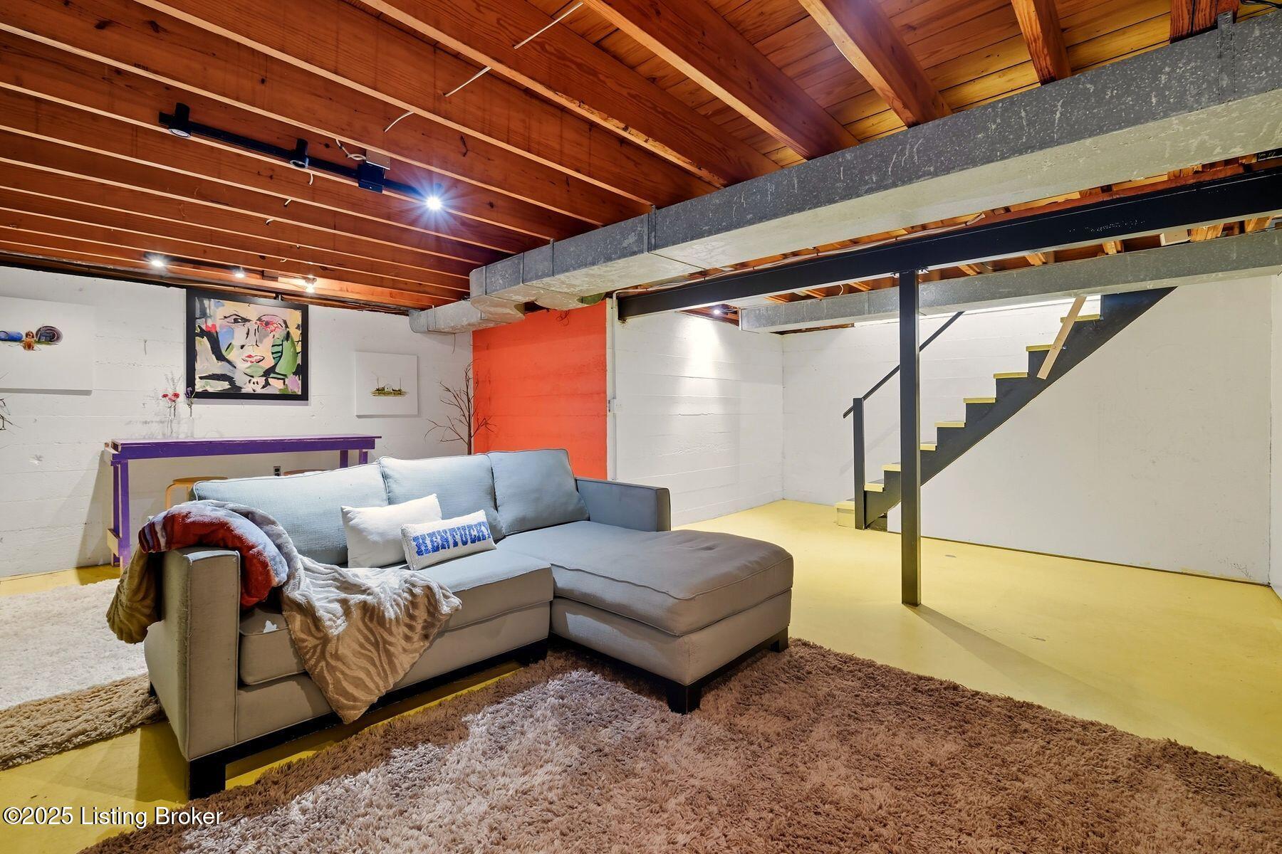 12108 Locust Ln