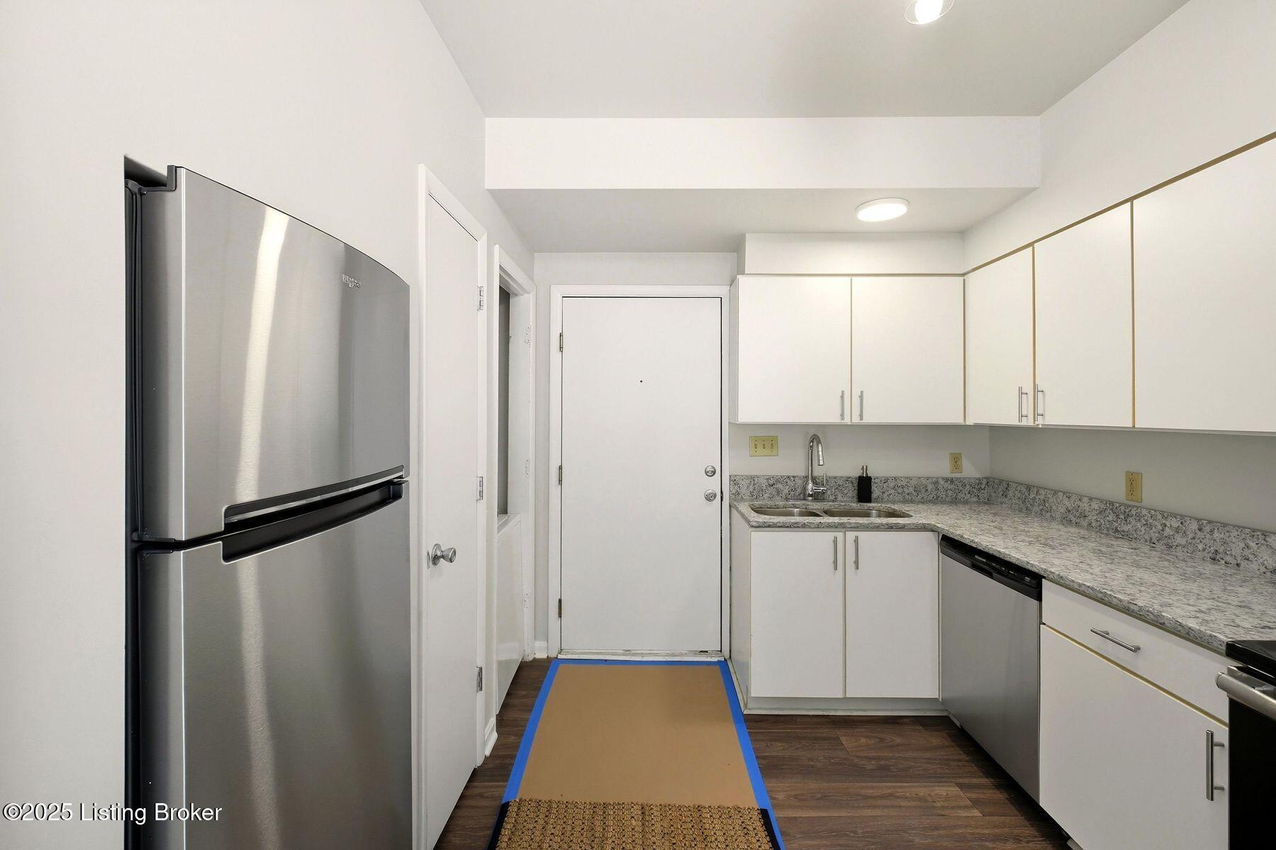 2745 Grinstead Dr APT 100