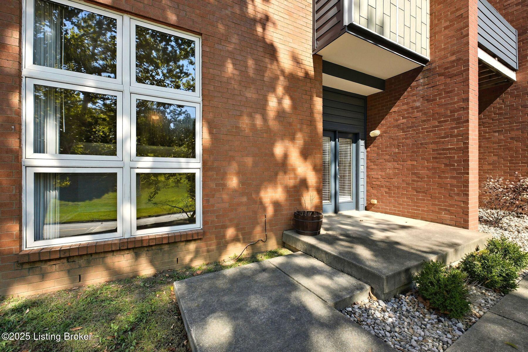 2745 Grinstead Dr APT 100