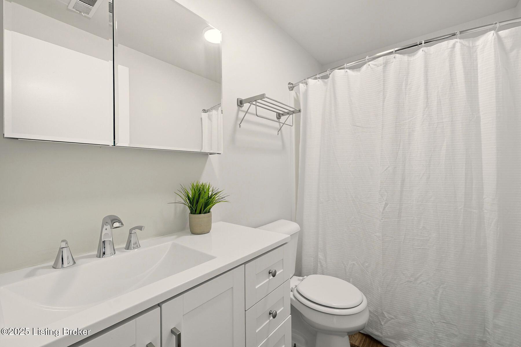 2745 Grinstead Dr APT 100