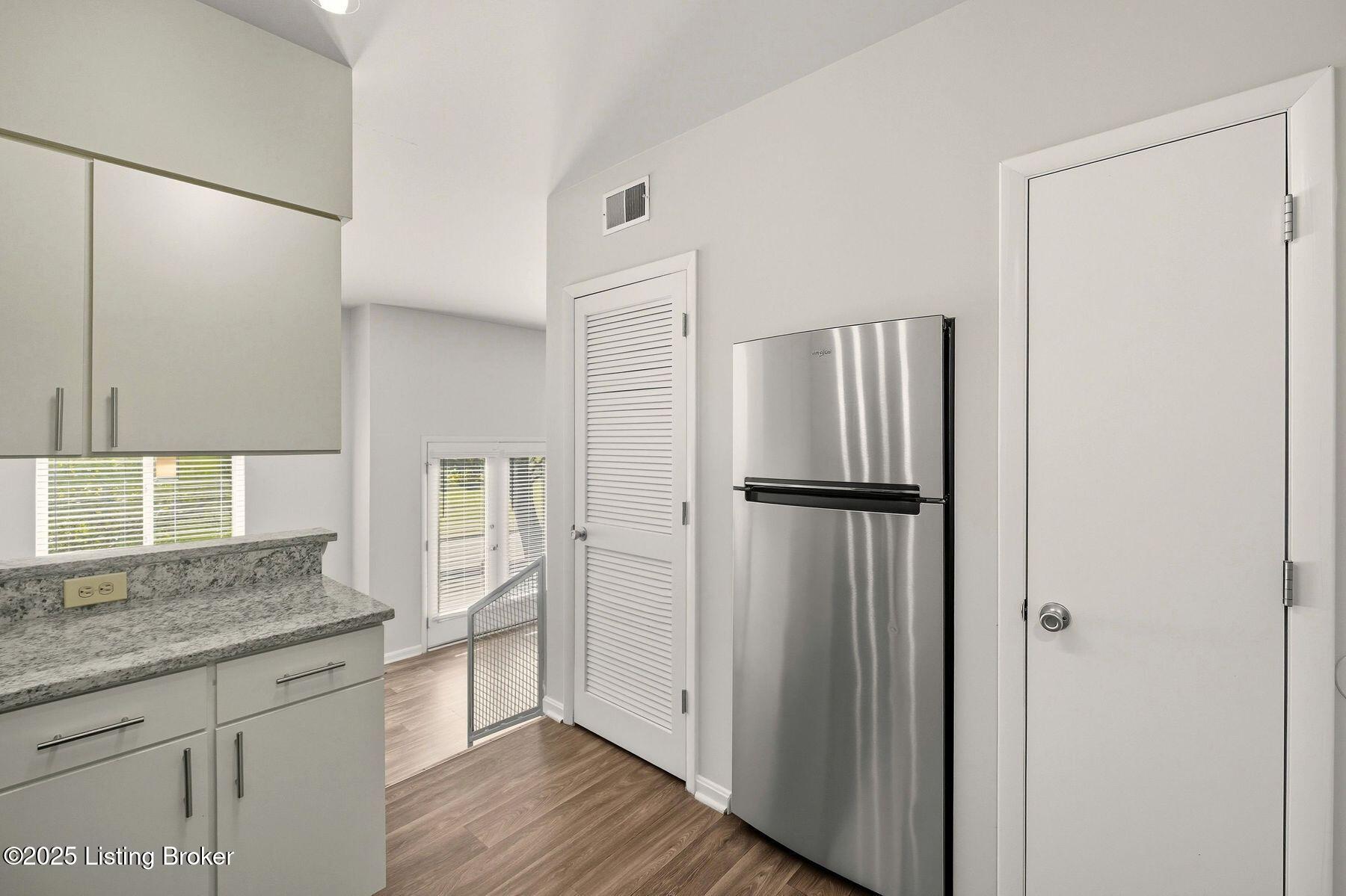 2745 Grinstead Dr APT 100
