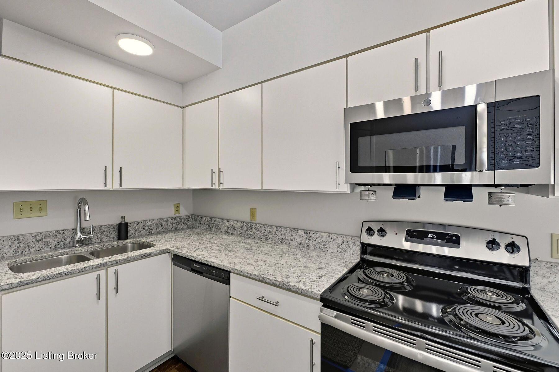 2745 Grinstead Dr APT 100