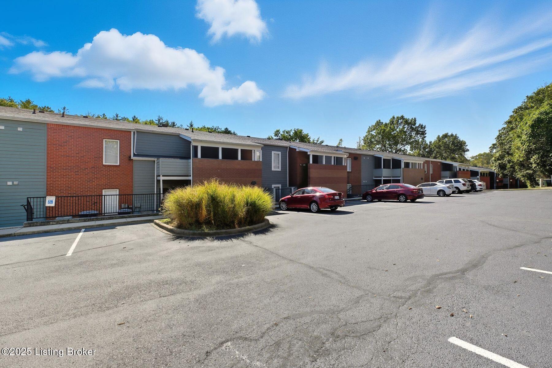 2745 Grinstead Dr APT 100