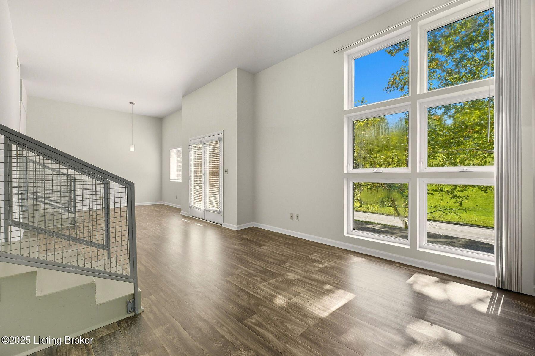 2745 Grinstead Dr APT 100