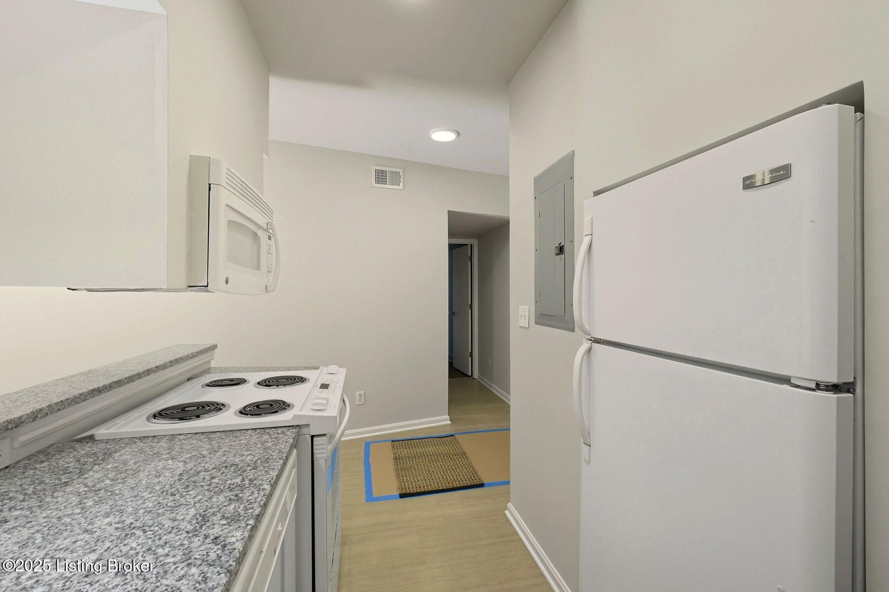 2745 Grinstead Dr 106