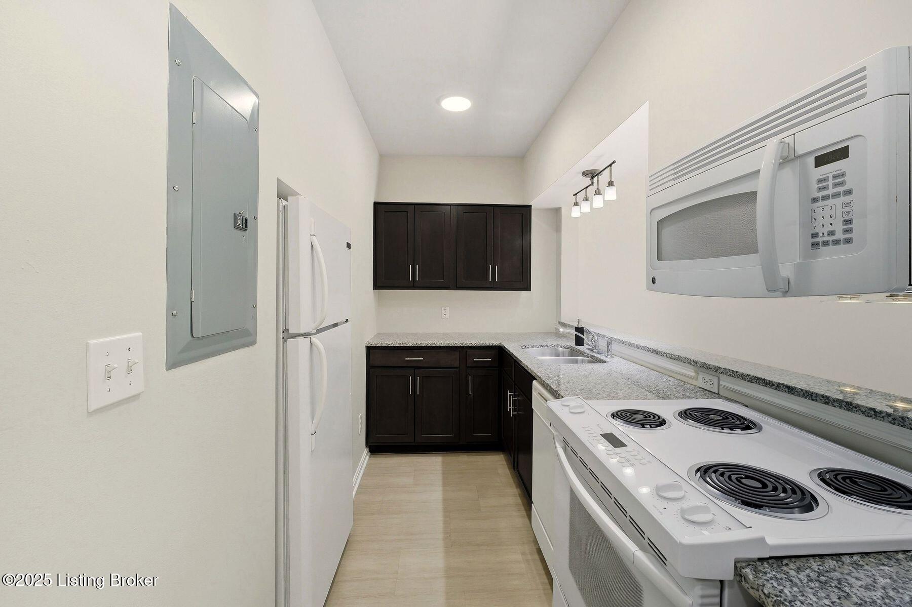 2745 Grinstead Dr 106