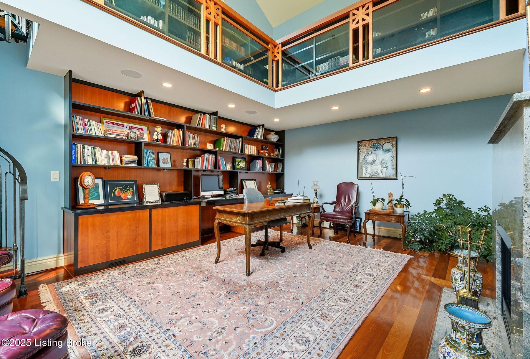 6 Wolf Pen Ln