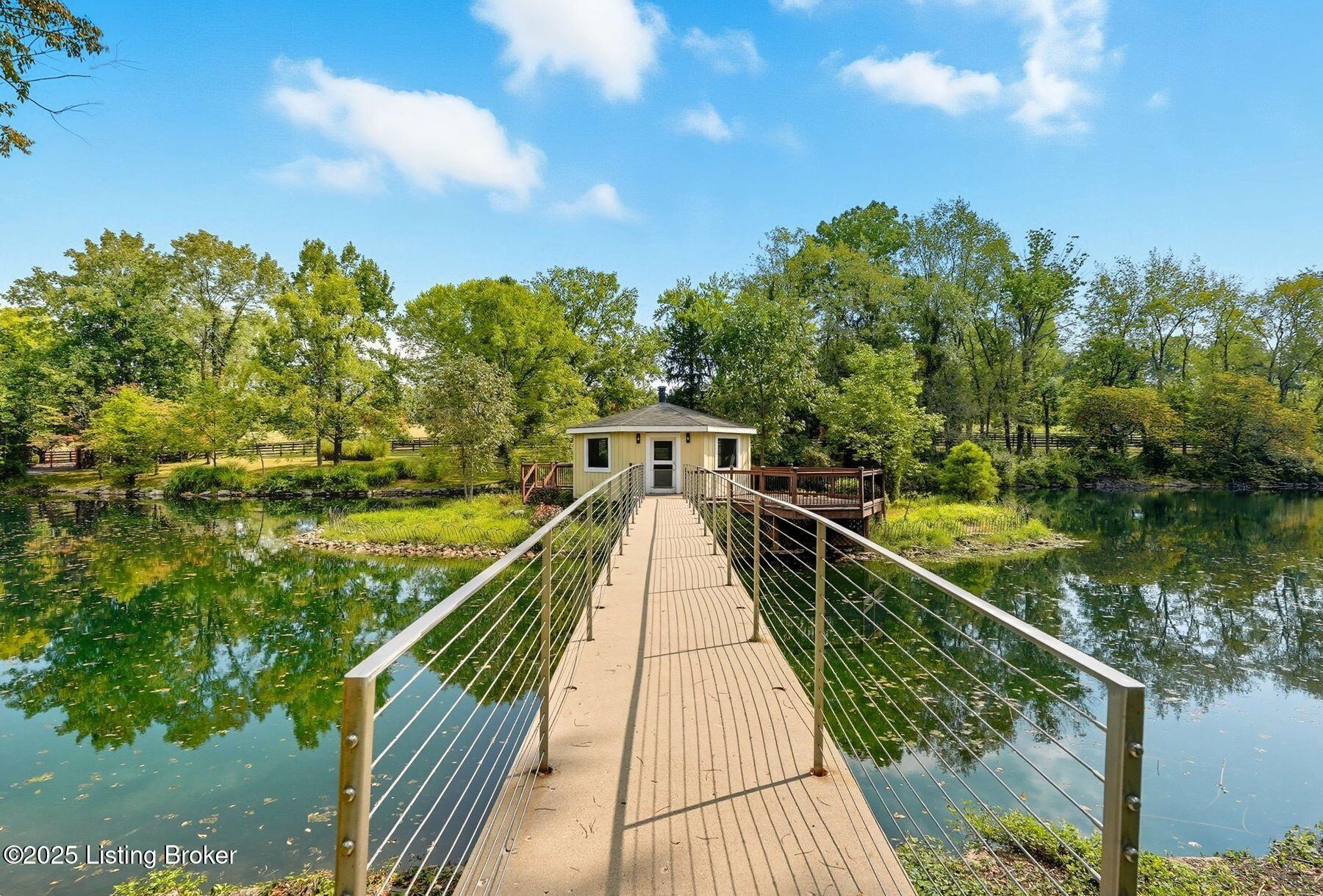 6 Wolf Pen Ln