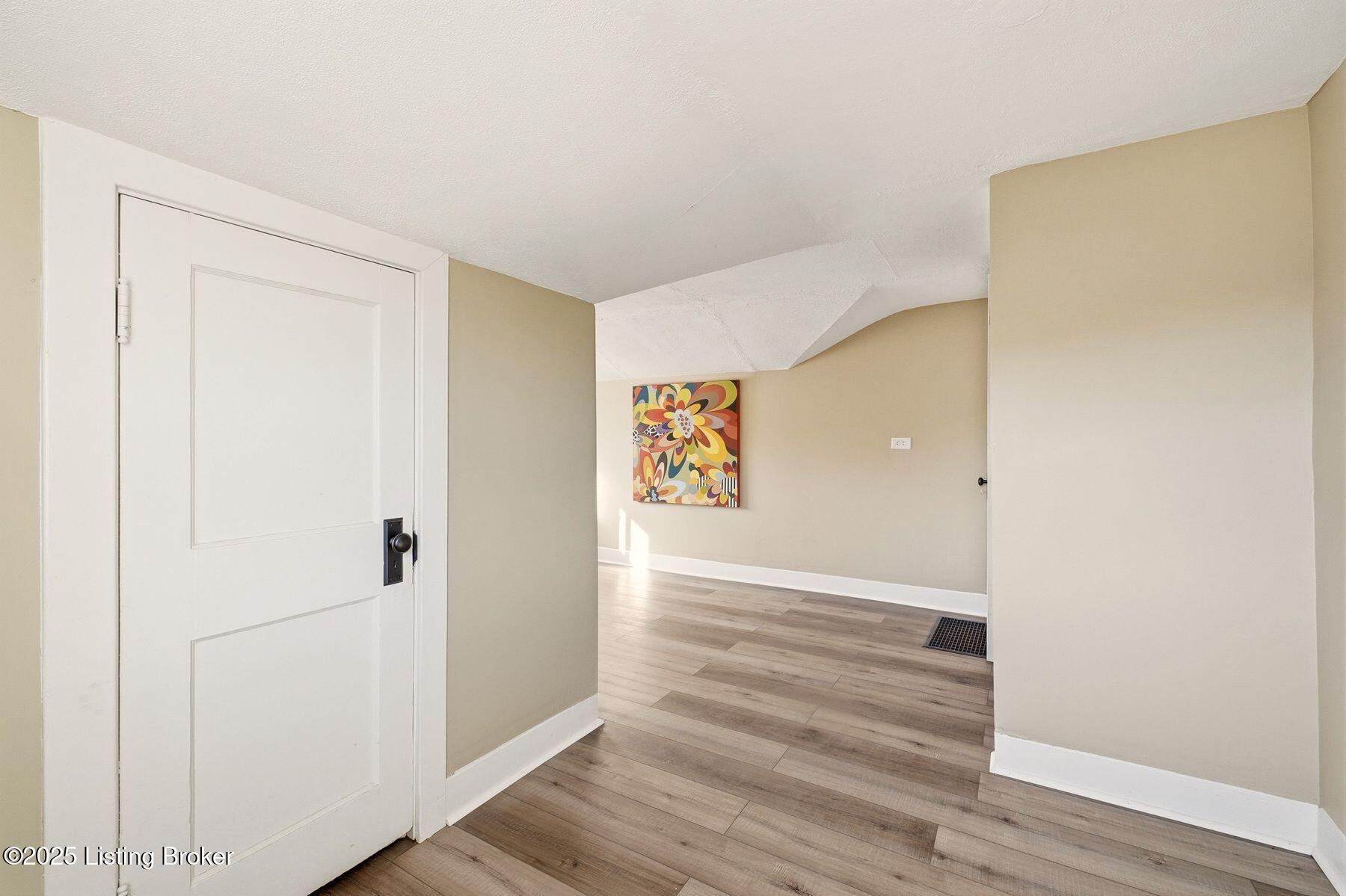 1225 Manitau Ave