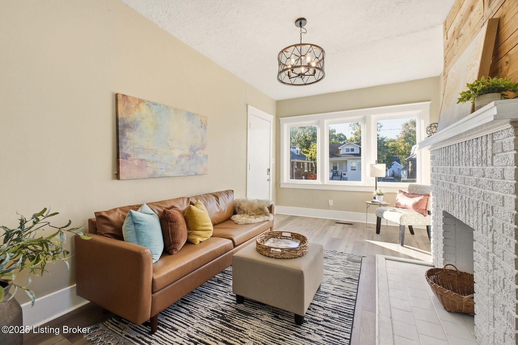 1225 Manitau Ave