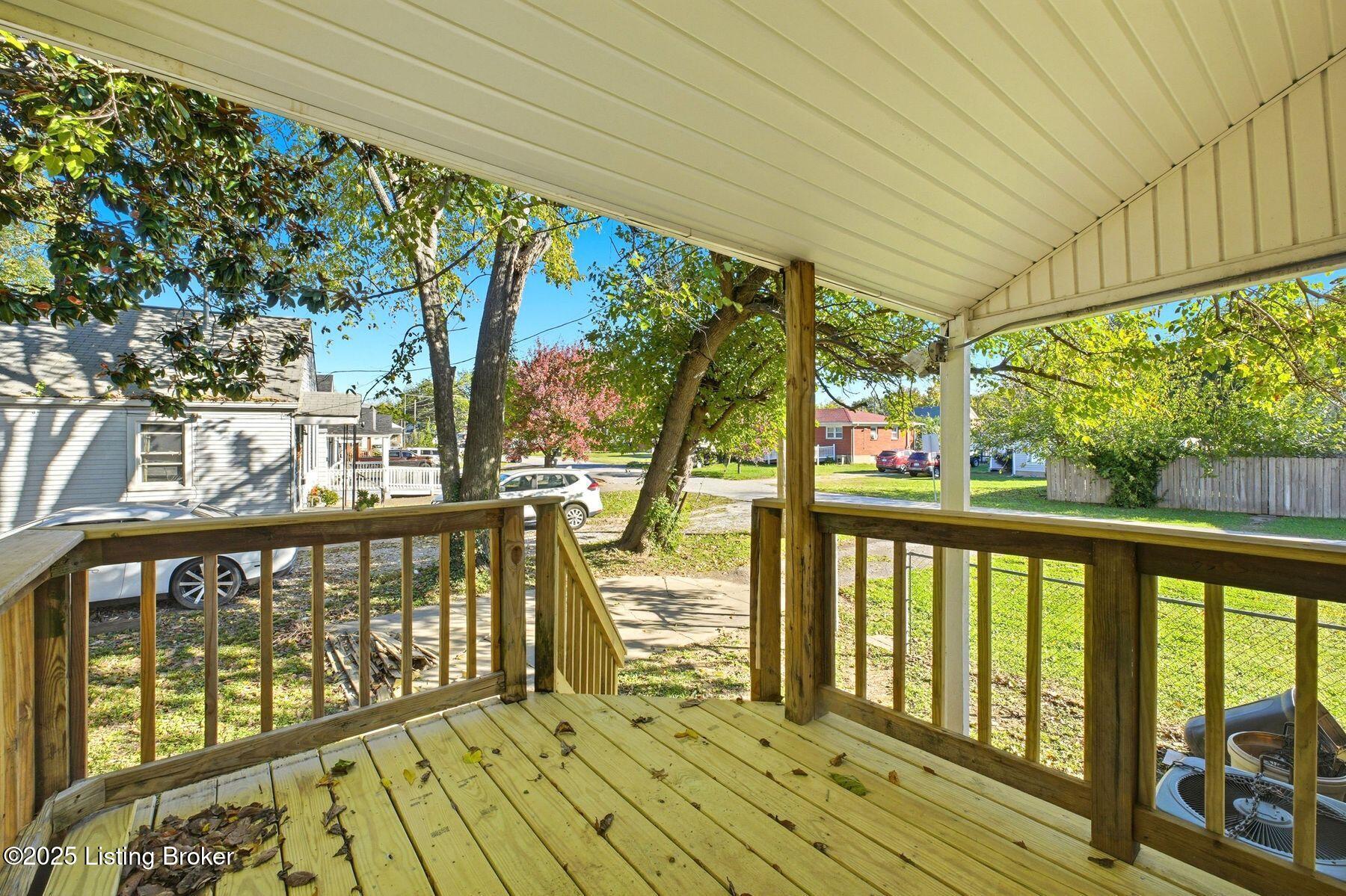 1225 Manitau Ave