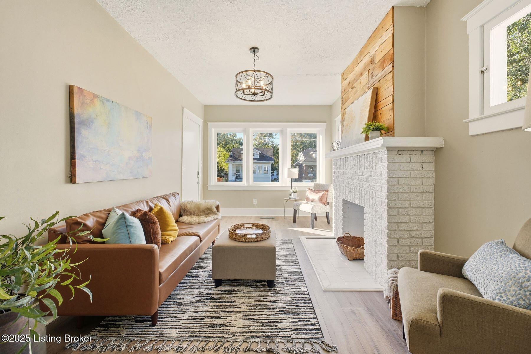 1225 Manitau Ave