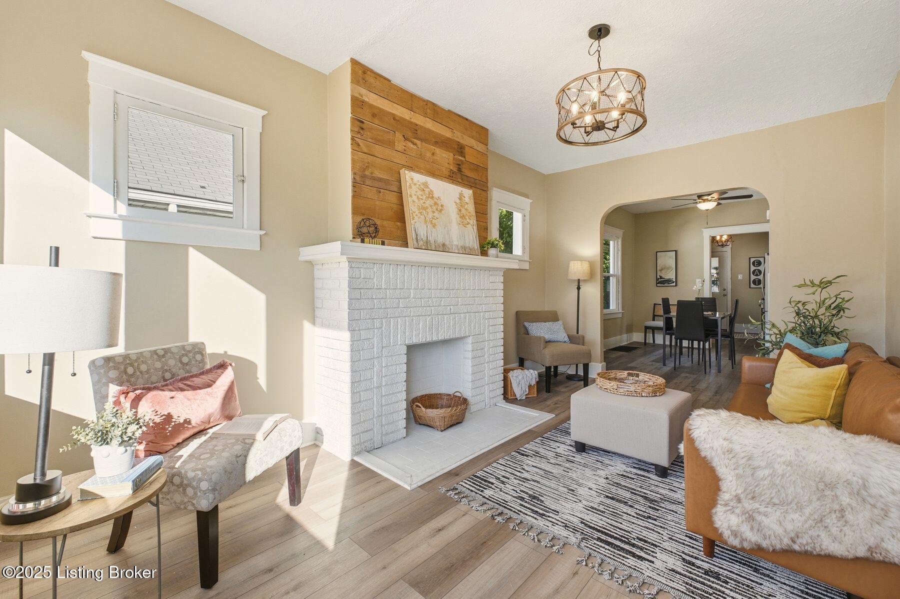 1225 Manitau Ave
