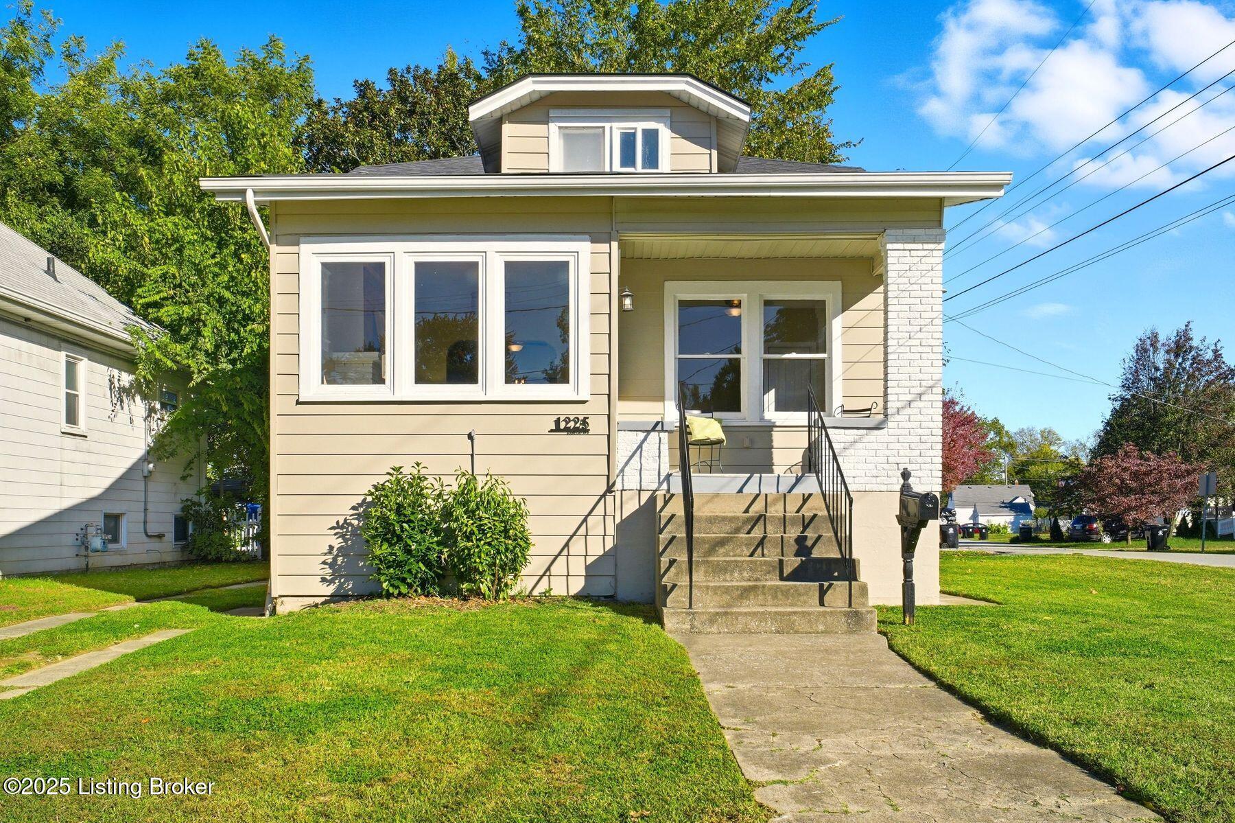 1225 Manitau Ave