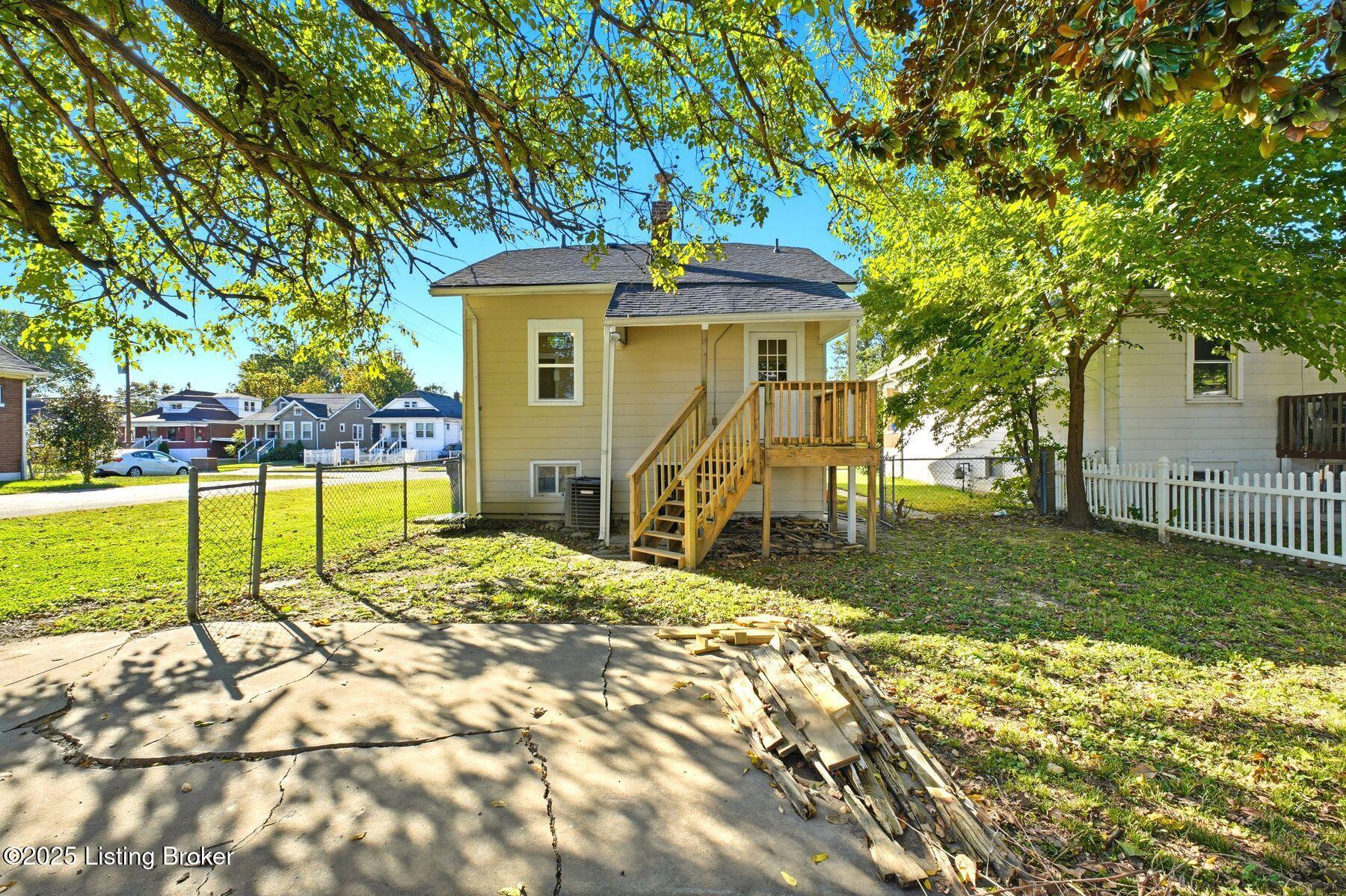 1225 Manitau Ave