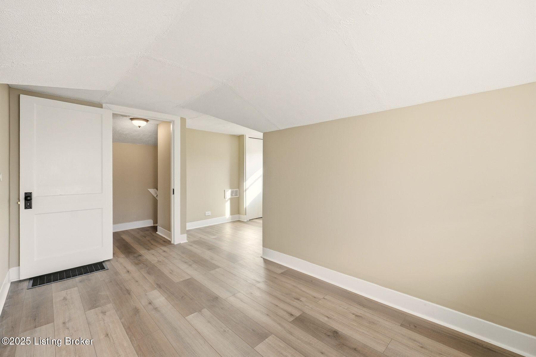1225 Manitau Ave