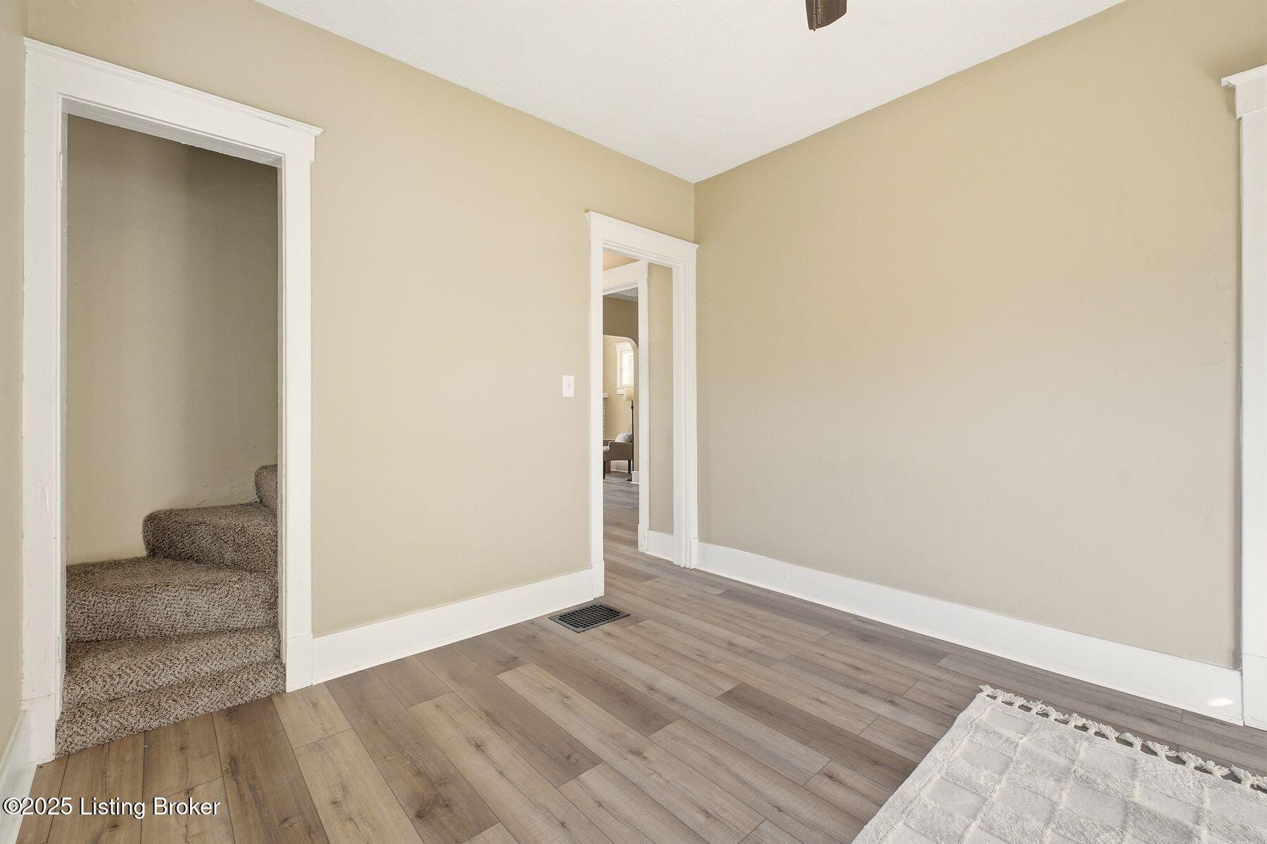 1225 Manitau Ave