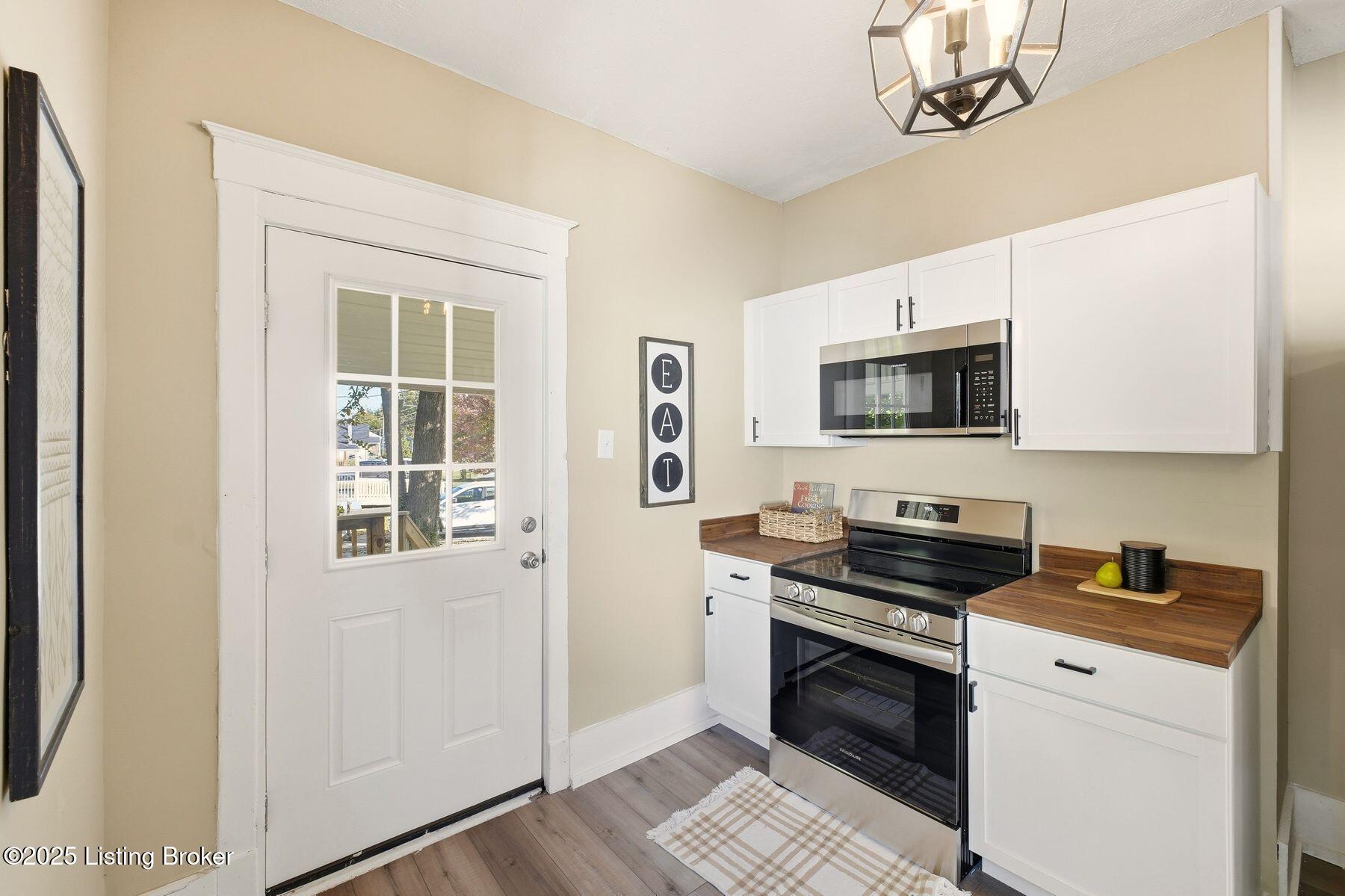 1225 Manitau Ave