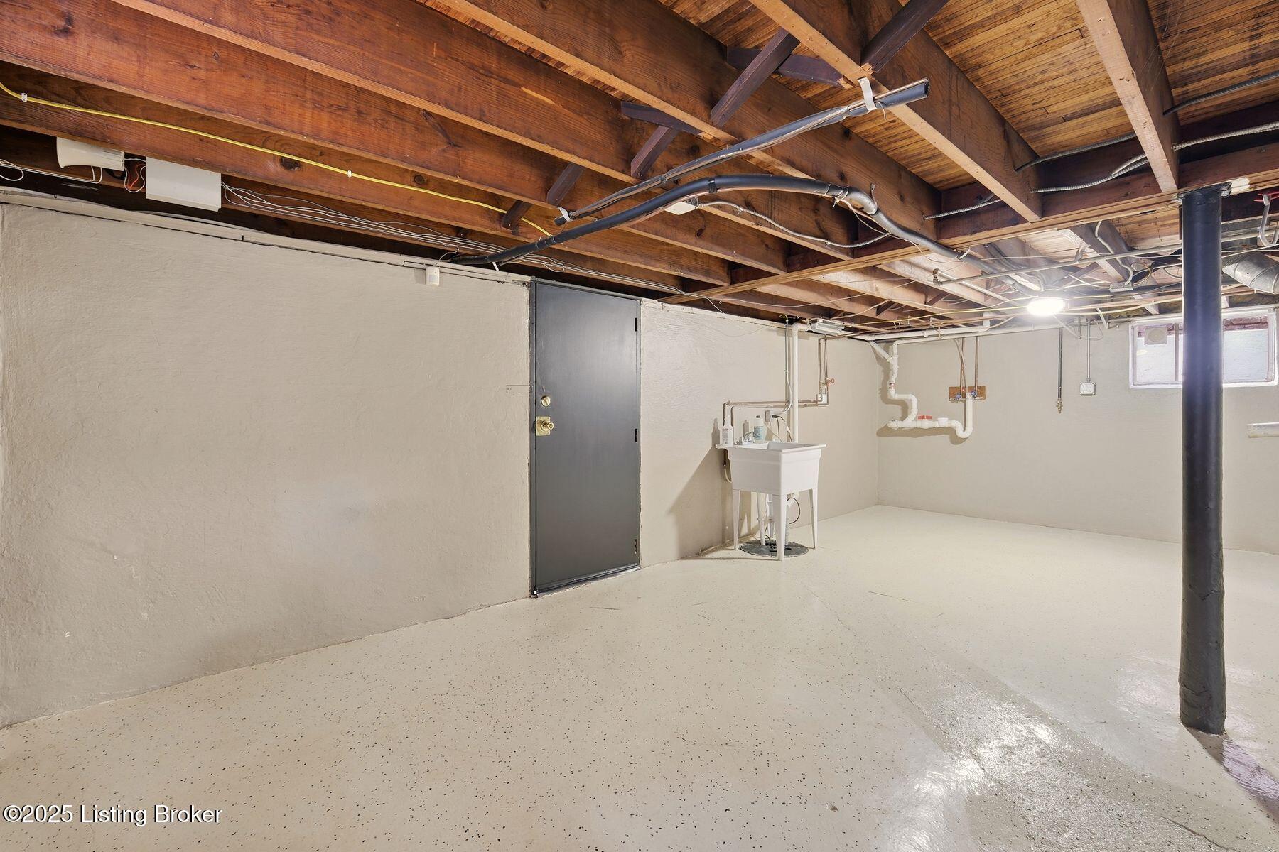1250 Lydia St