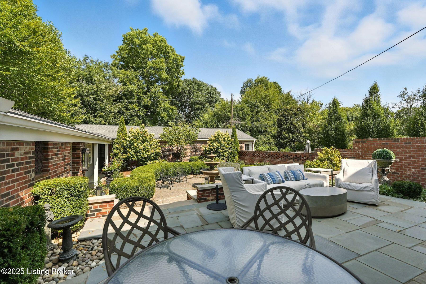 219 Saint Matthews Ave