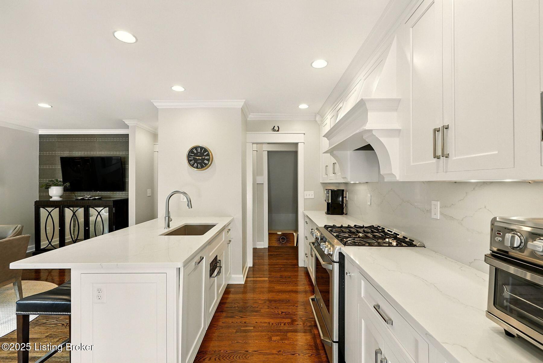 219 Saint Matthews Ave