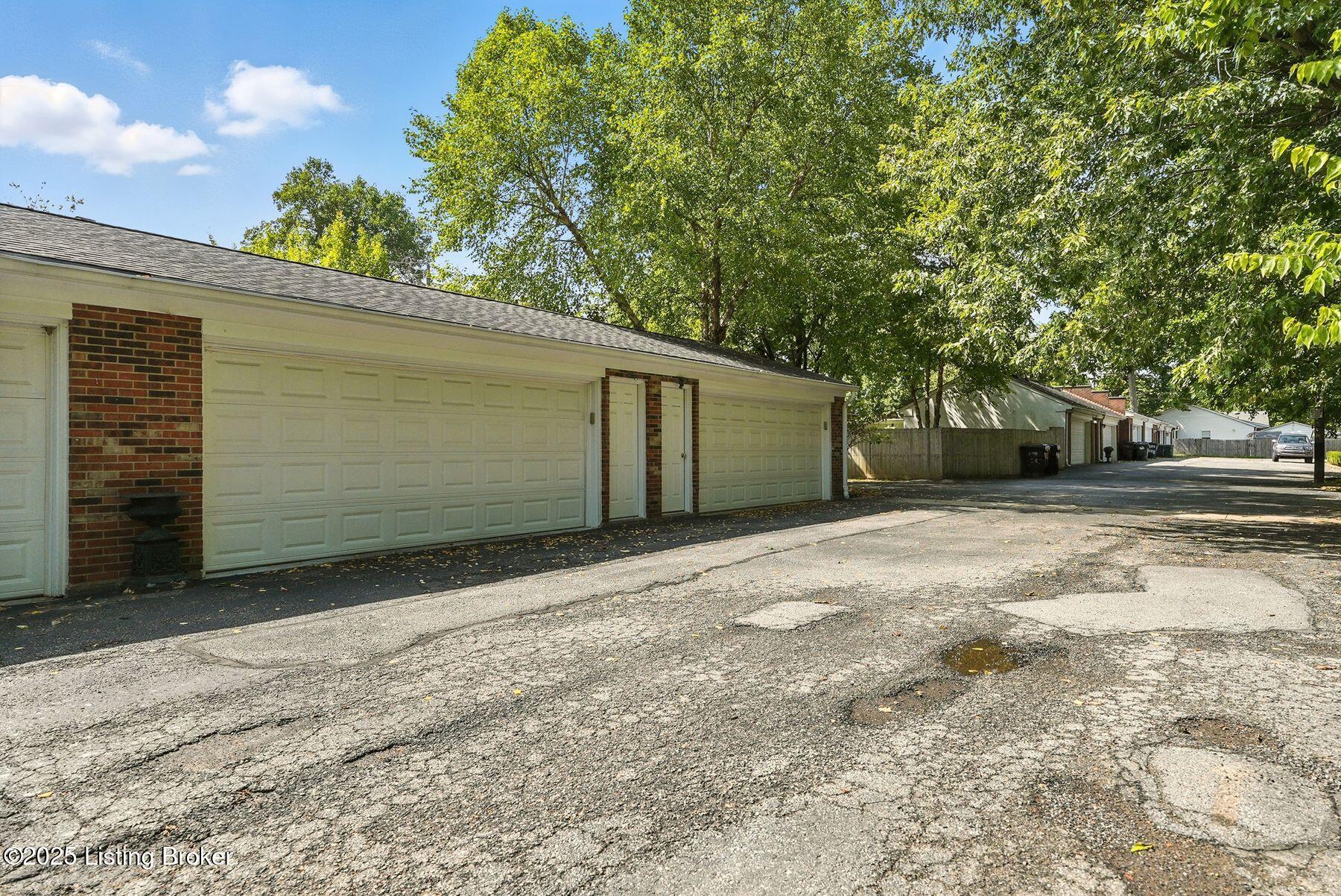 219 Saint Matthews Ave