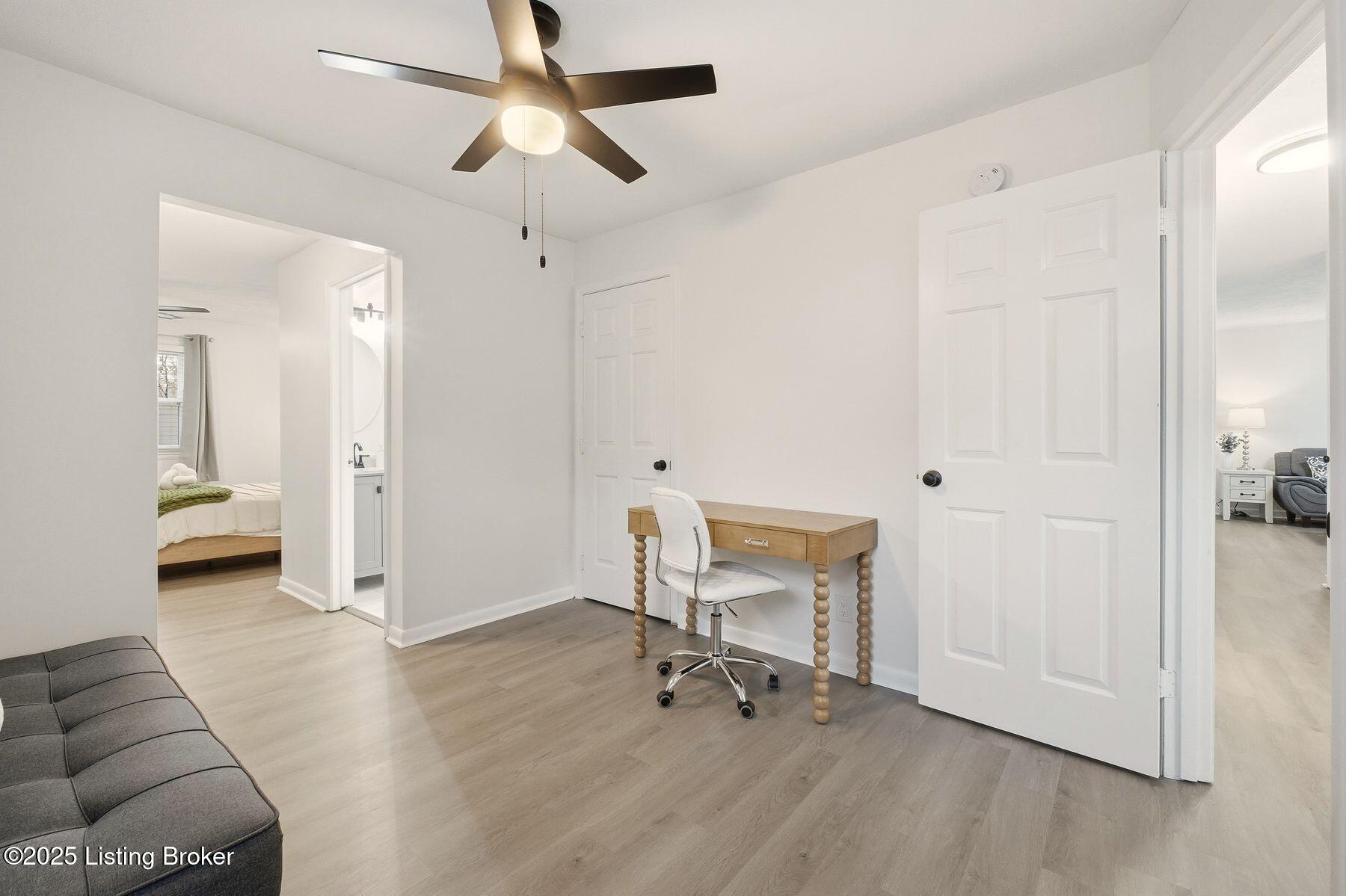 1323 Lacona Ln