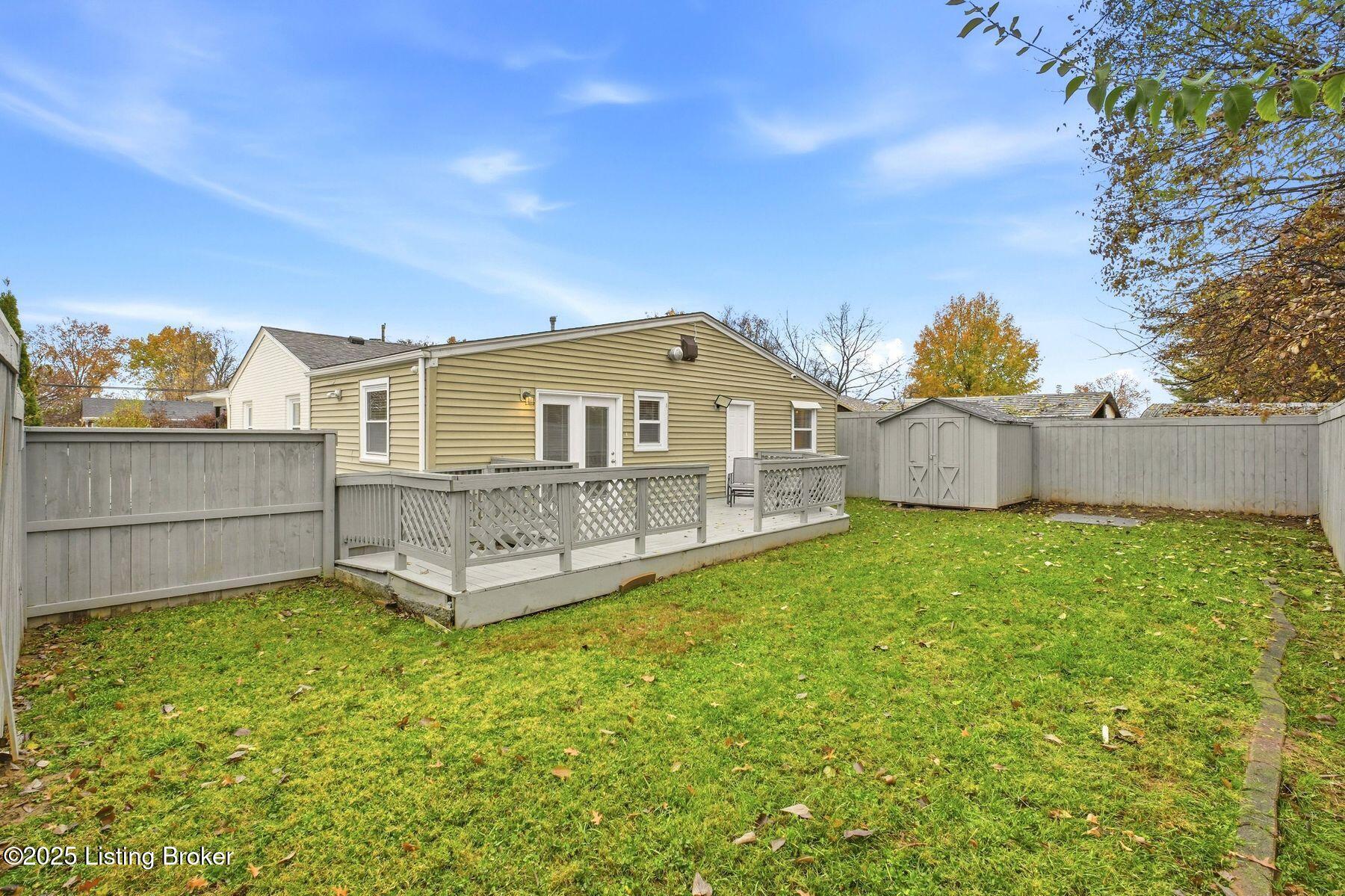 1323 Lacona Ln