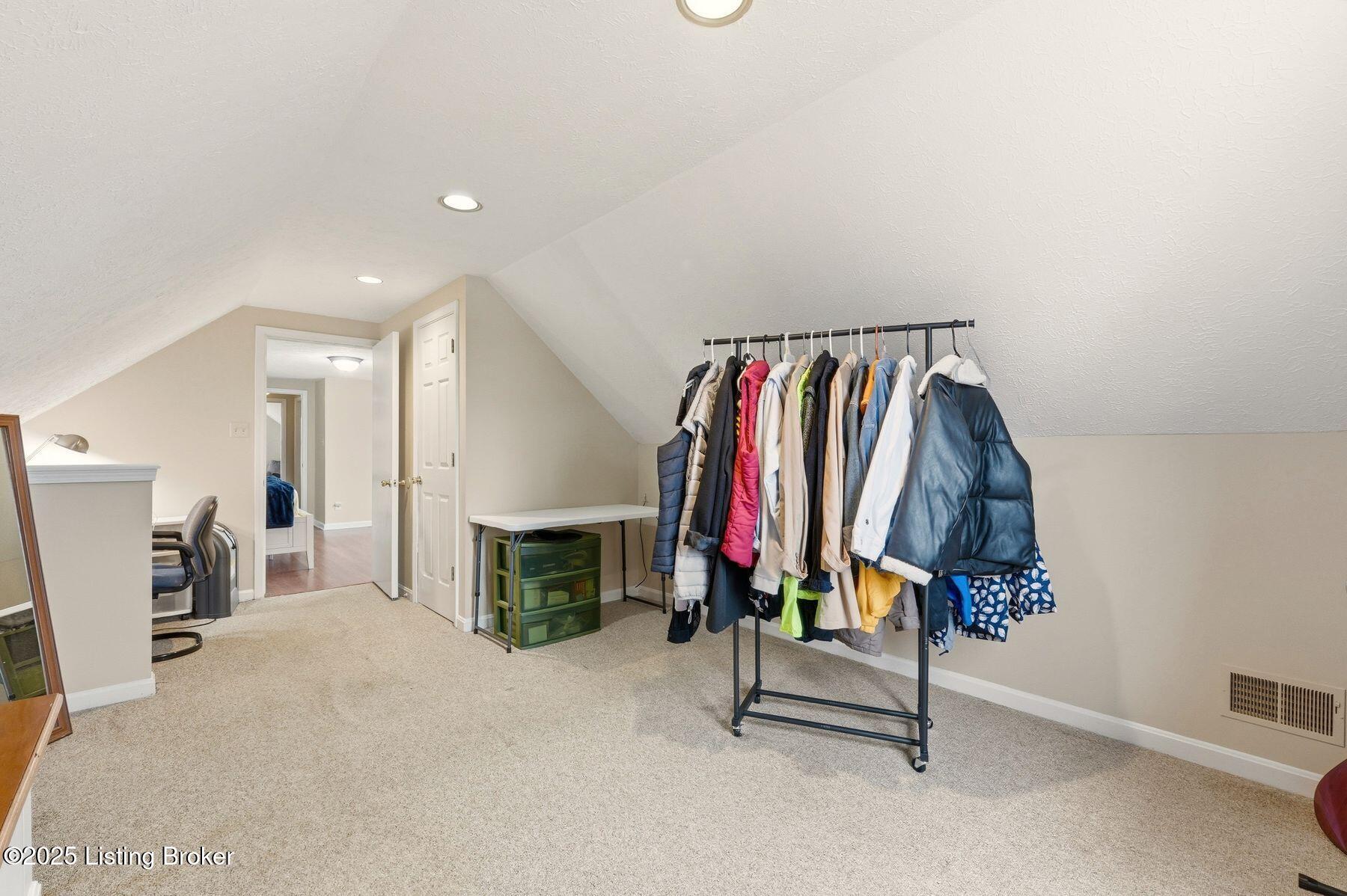 10100 Settlers Crest Ln