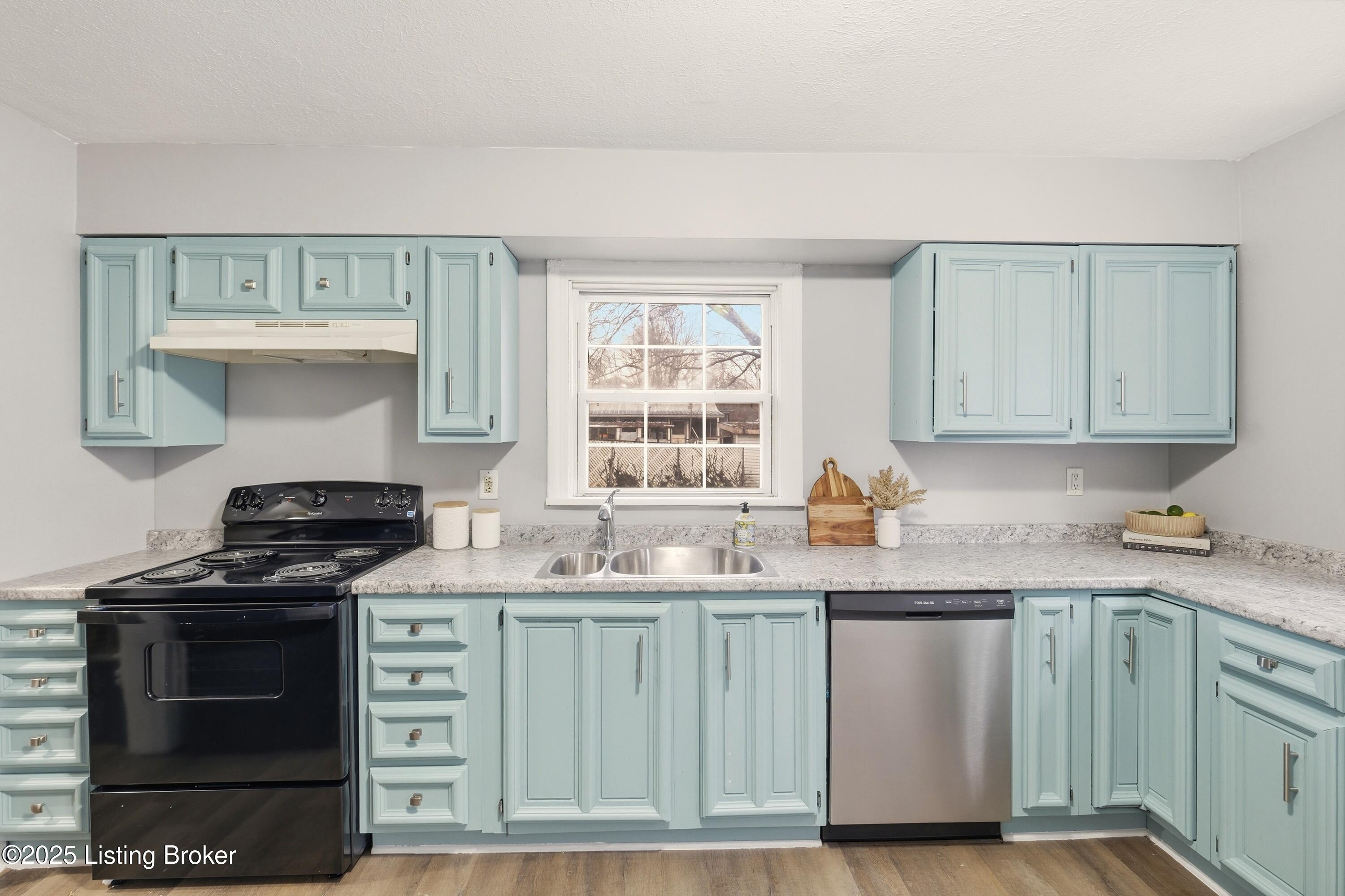 1812 Roosevelt Ave