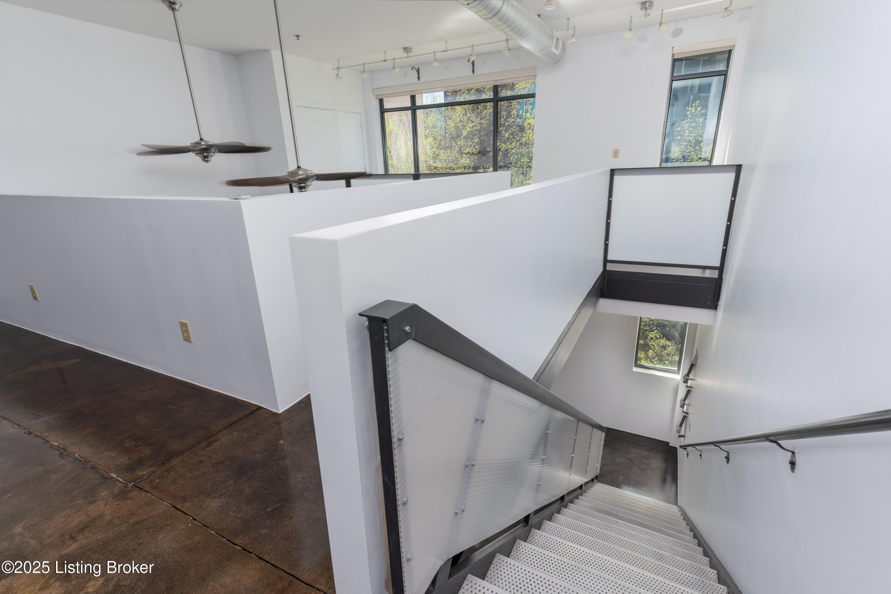 400 E Main St 308