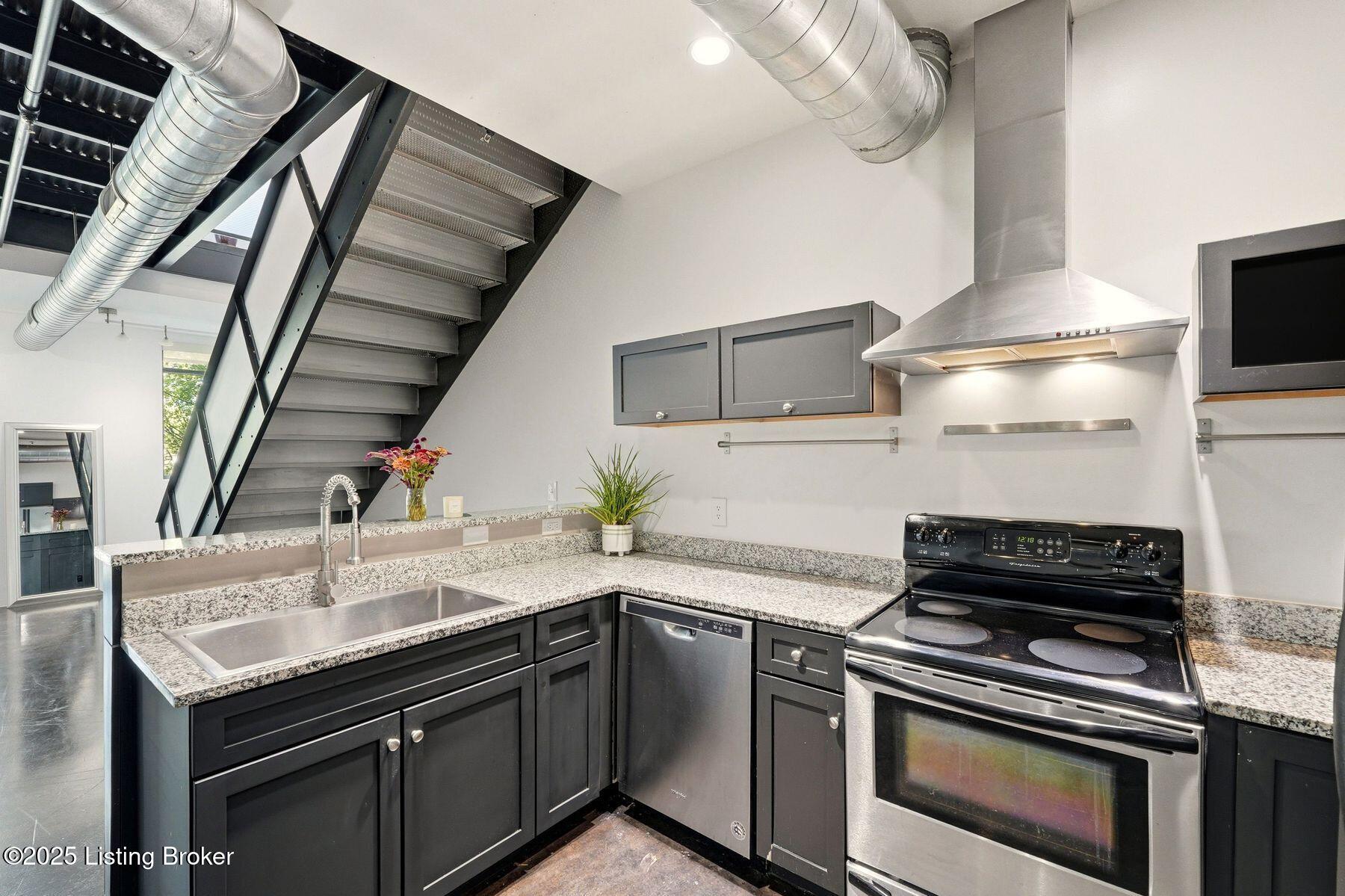 400 E Main St 308
