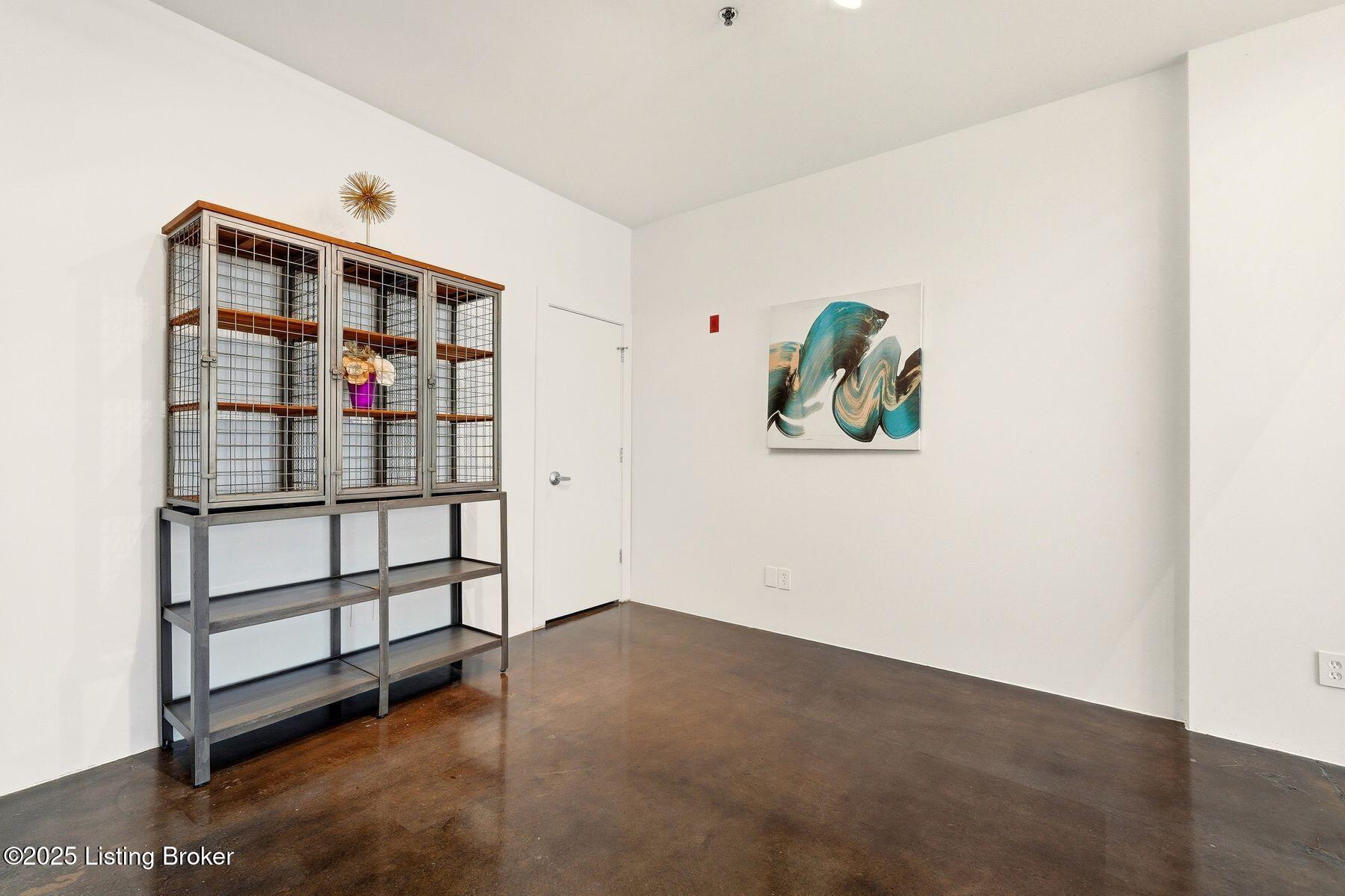 400 E Main St 308